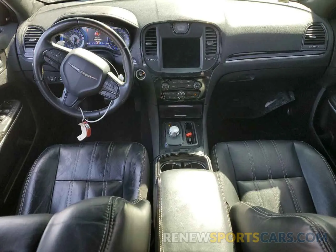 8 Photograph of a damaged car 2C3CCAGGXKH586254 CHRYSLER 300 2019