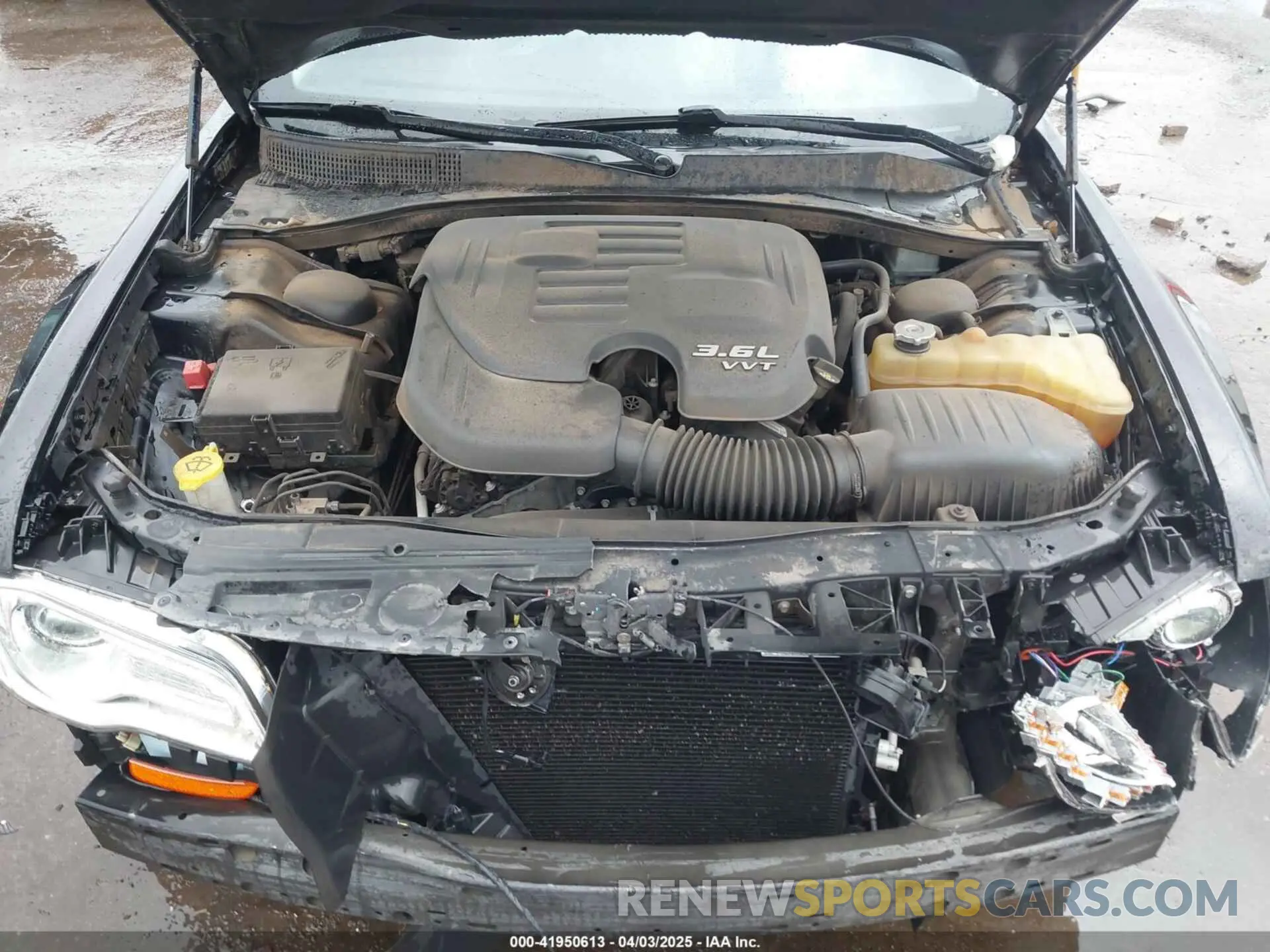 10 Photograph of a damaged car 2C3CCAKG1KH586537 CHRYSLER 300 2019