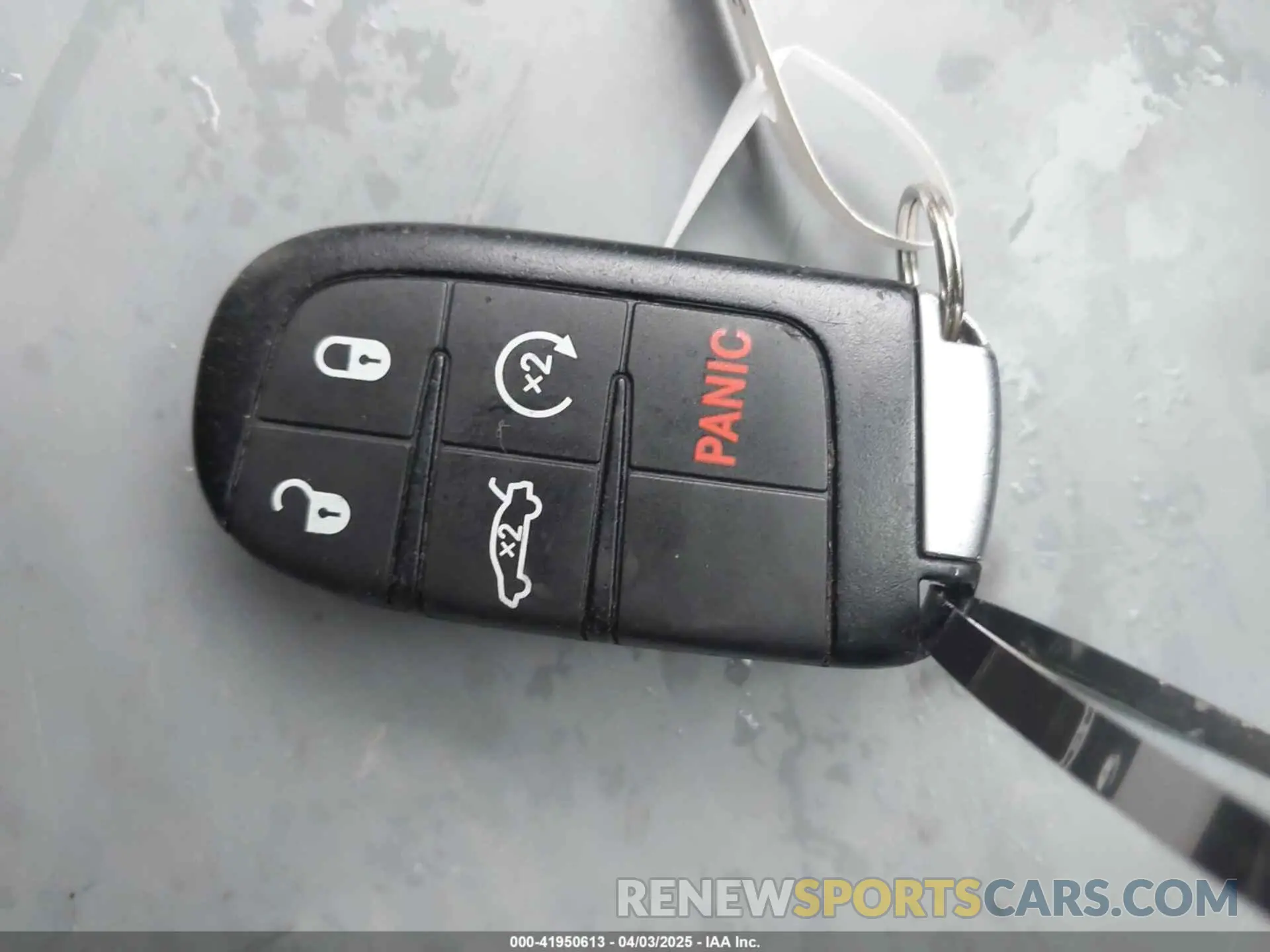 11 Photograph of a damaged car 2C3CCAKG1KH586537 CHRYSLER 300 2019