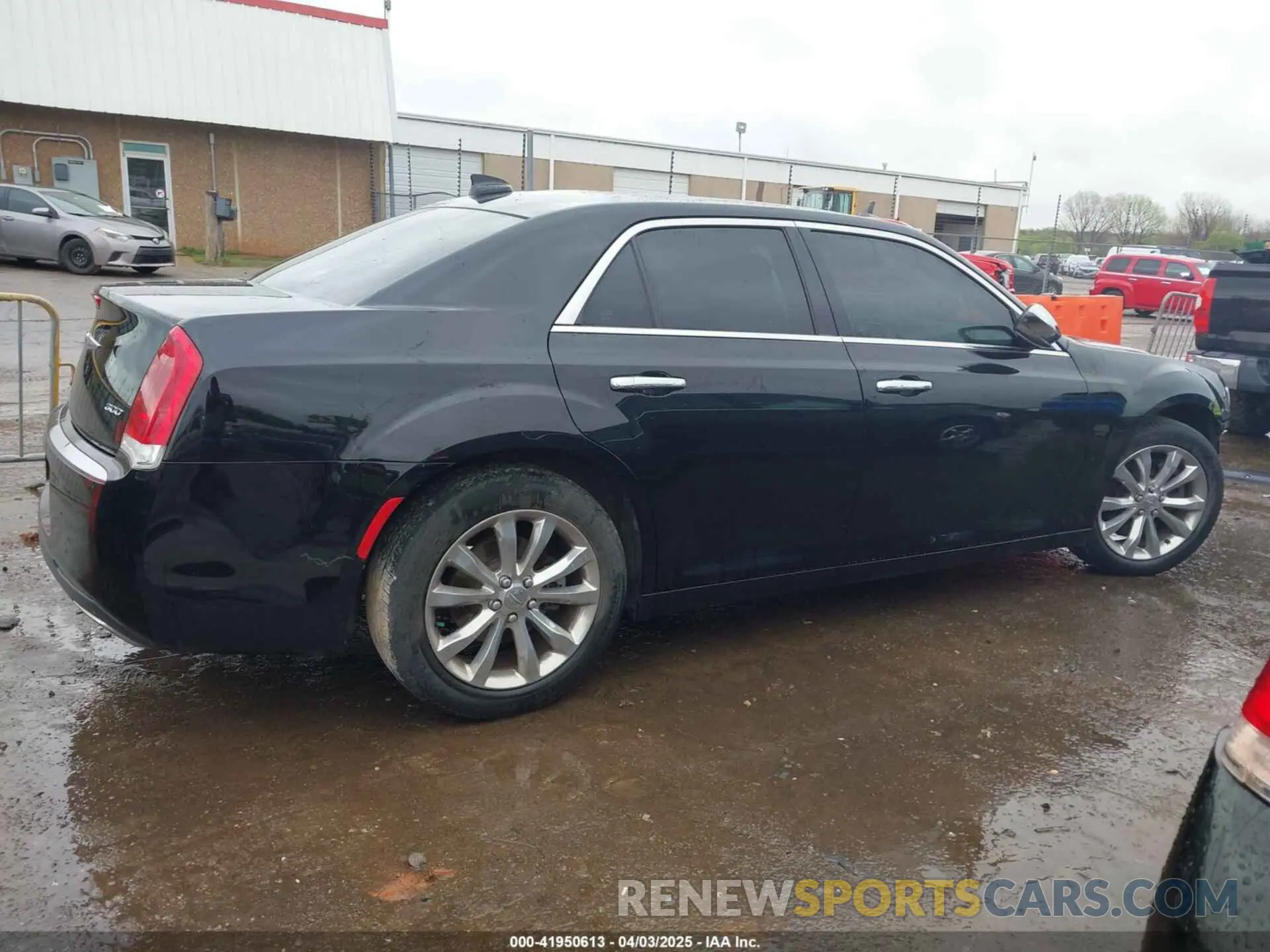 13 Photograph of a damaged car 2C3CCAKG1KH586537 CHRYSLER 300 2019