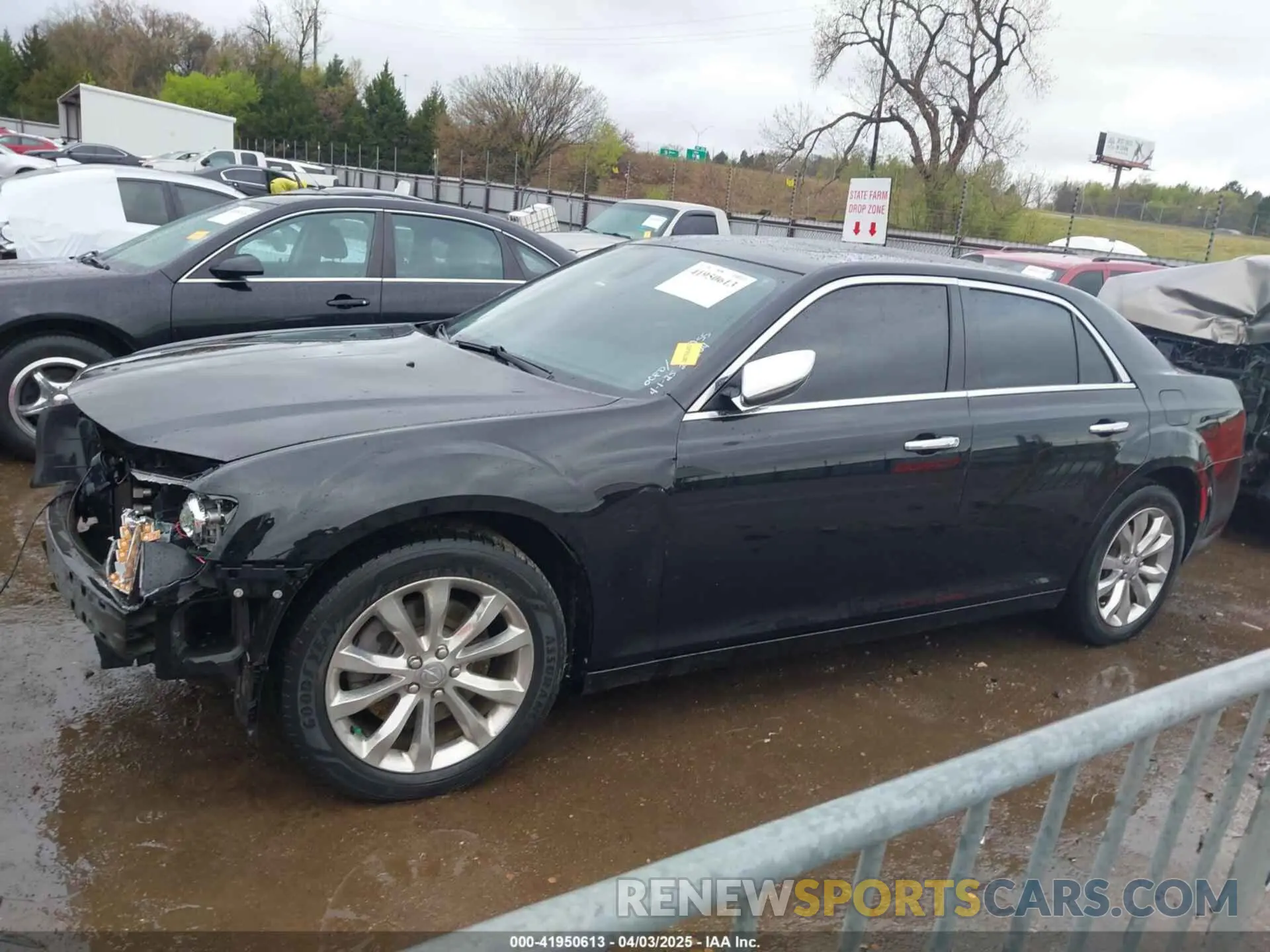 14 Photograph of a damaged car 2C3CCAKG1KH586537 CHRYSLER 300 2019