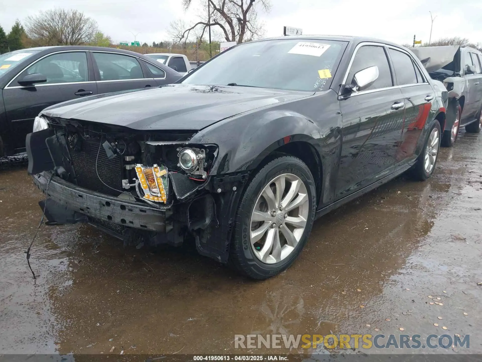 2 Photograph of a damaged car 2C3CCAKG1KH586537 CHRYSLER 300 2019