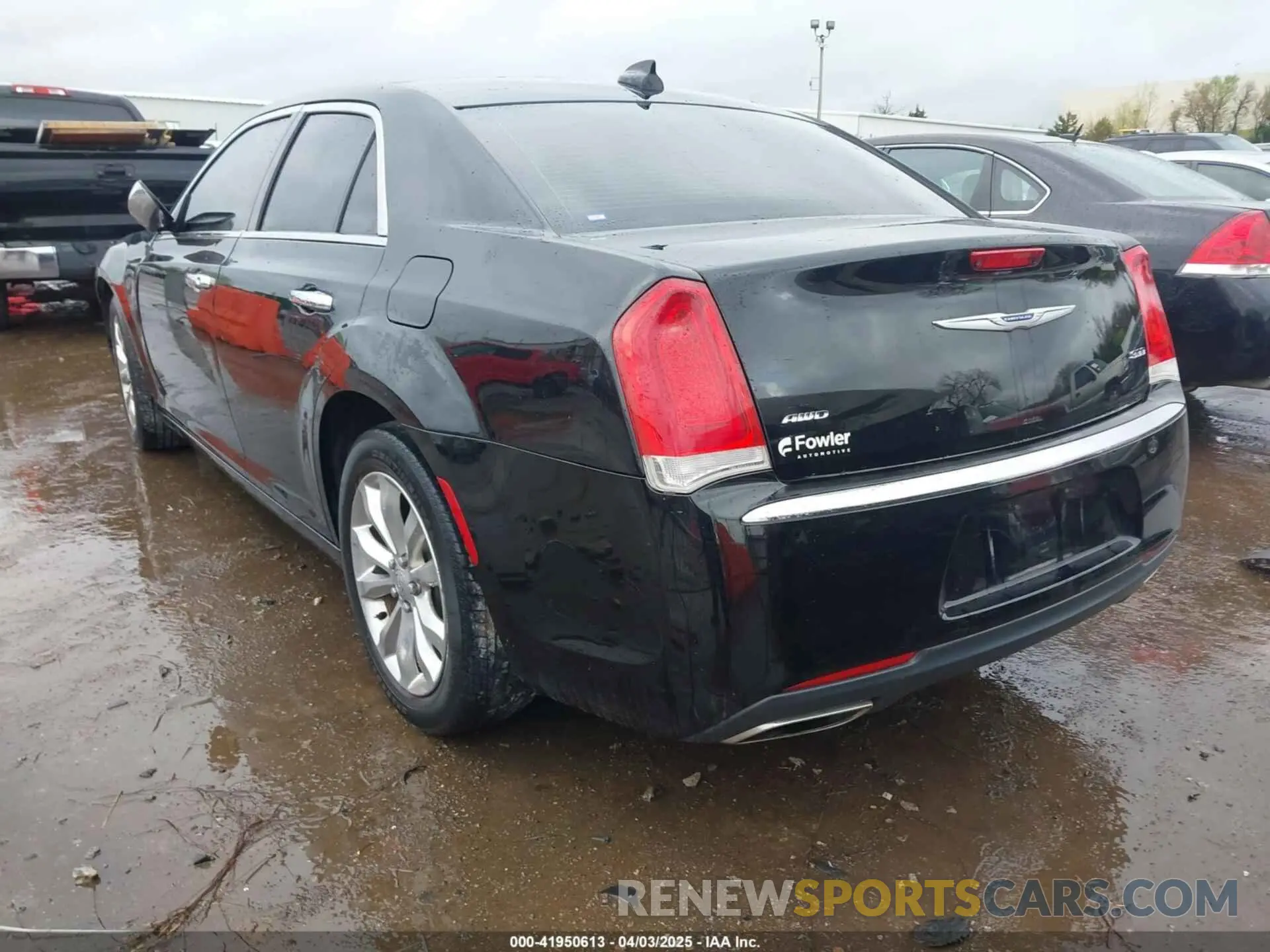 3 Photograph of a damaged car 2C3CCAKG1KH586537 CHRYSLER 300 2019