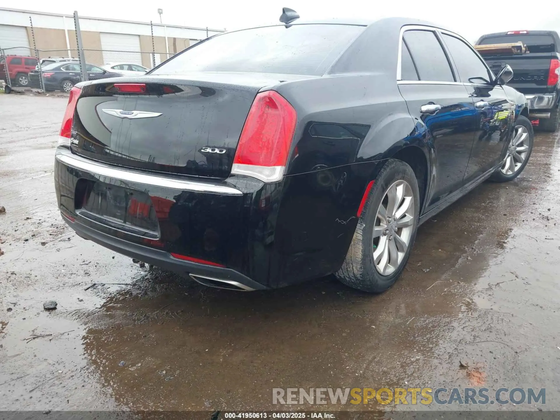 4 Photograph of a damaged car 2C3CCAKG1KH586537 CHRYSLER 300 2019