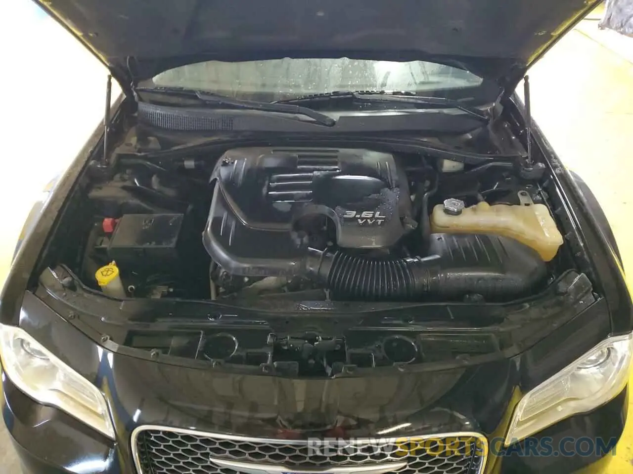 11 Photograph of a damaged car 2C3CCAKG1KH698531 CHRYSLER 300 2019