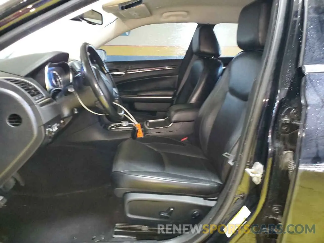 7 Photograph of a damaged car 2C3CCAKG1KH698531 CHRYSLER 300 2019