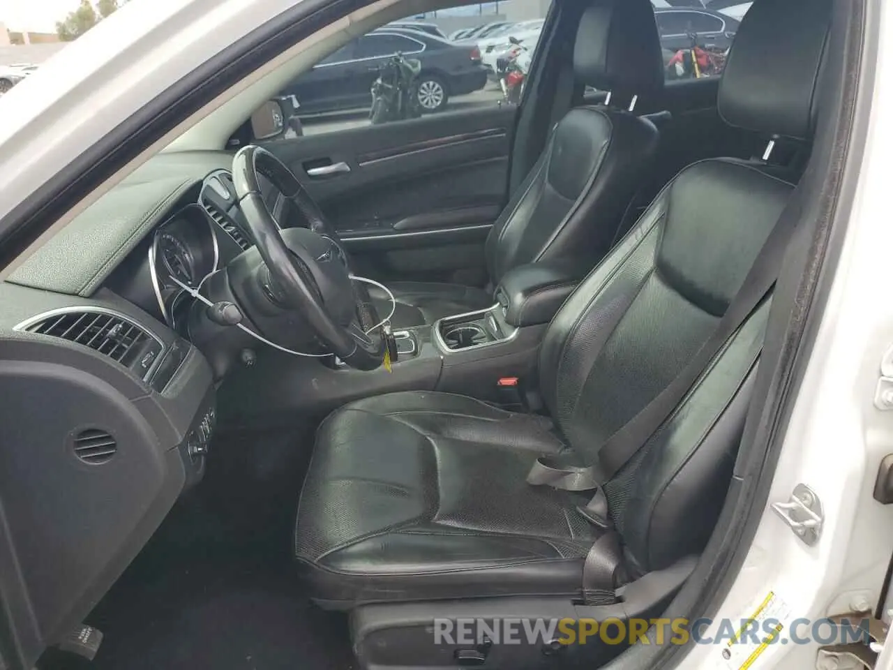7 Photograph of a damaged car 2C3CCAKG2KH690874 CHRYSLER 300 2019