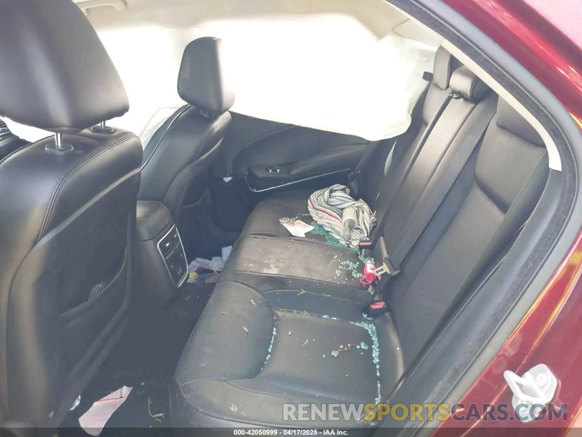 8 Photograph of a damaged car 2C3CCAKG3KH586622 CHRYSLER 300 2019