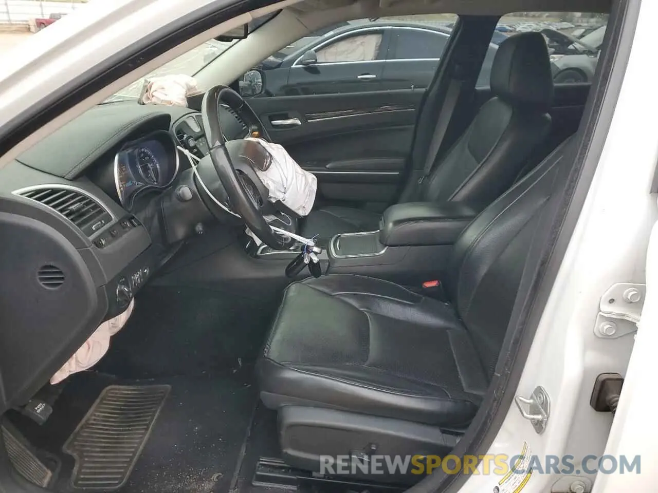 7 Photograph of a damaged car 2C3CCAKG3KH690883 CHRYSLER 300 2019