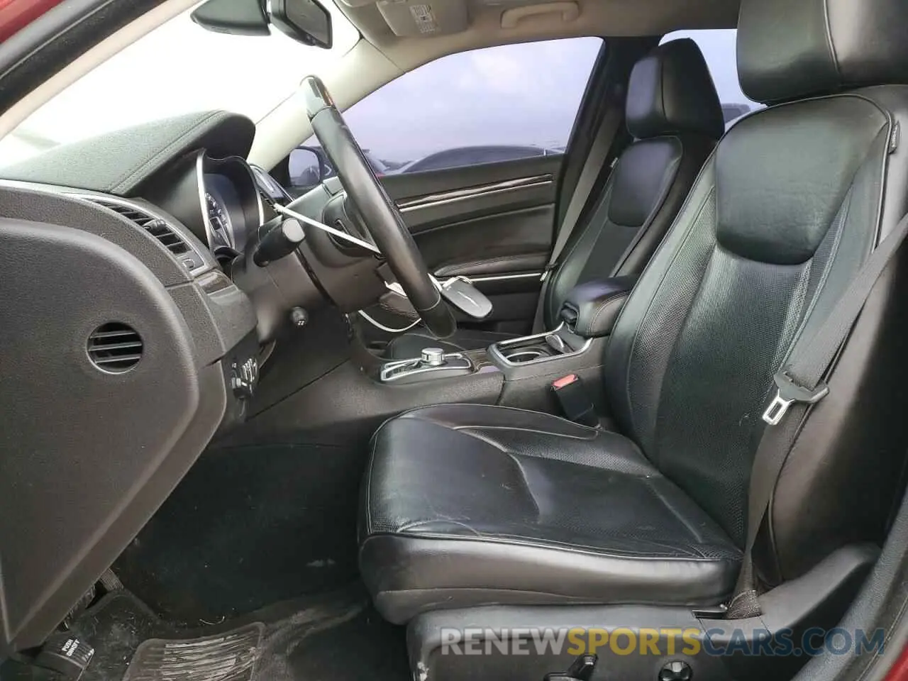 7 Photograph of a damaged car 2C3CCAKG8KH569136 CHRYSLER 300 2019
