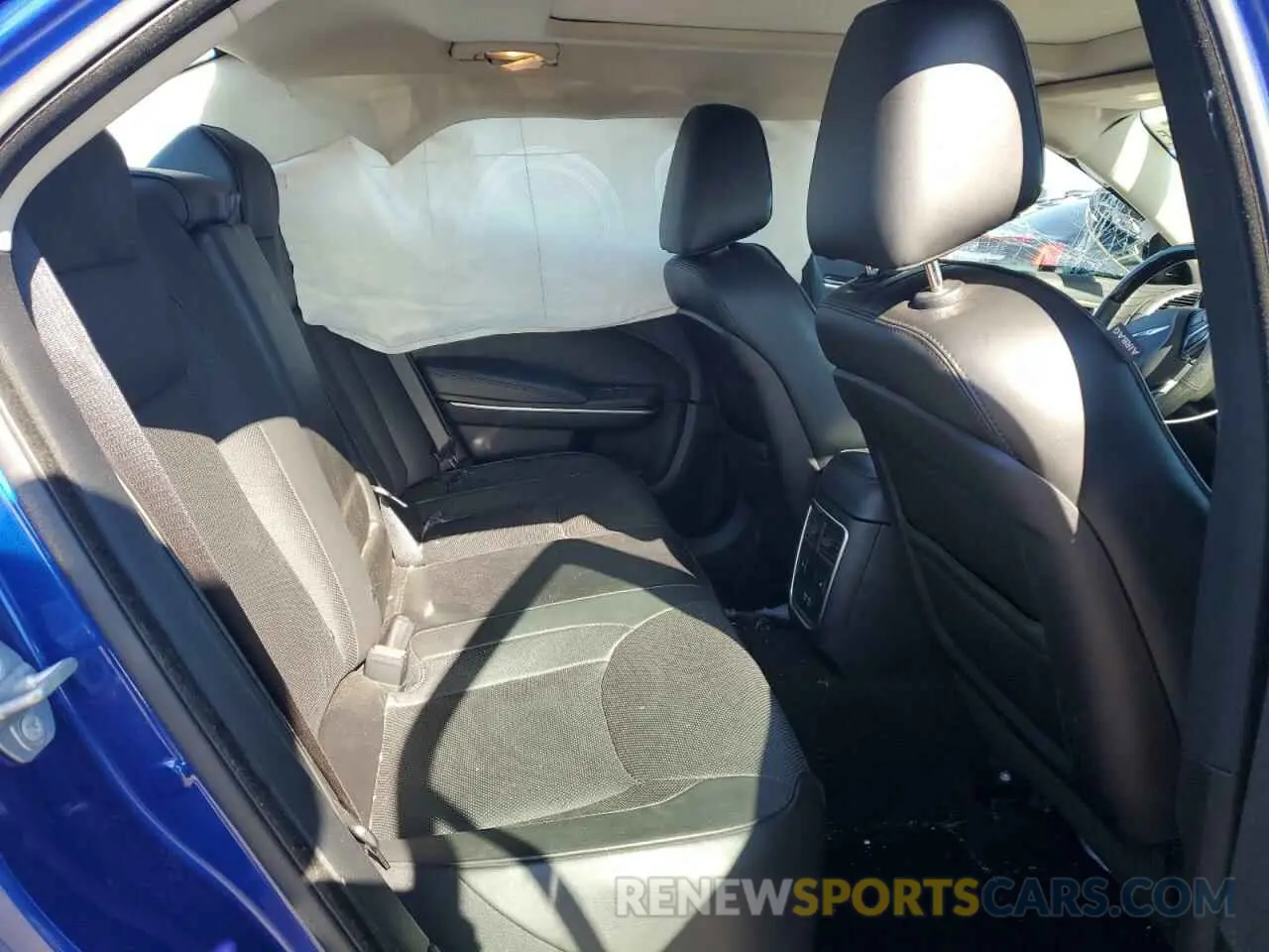 10 Photograph of a damaged car 2C3CCAKG9KH722784 CHRYSLER 300 2019