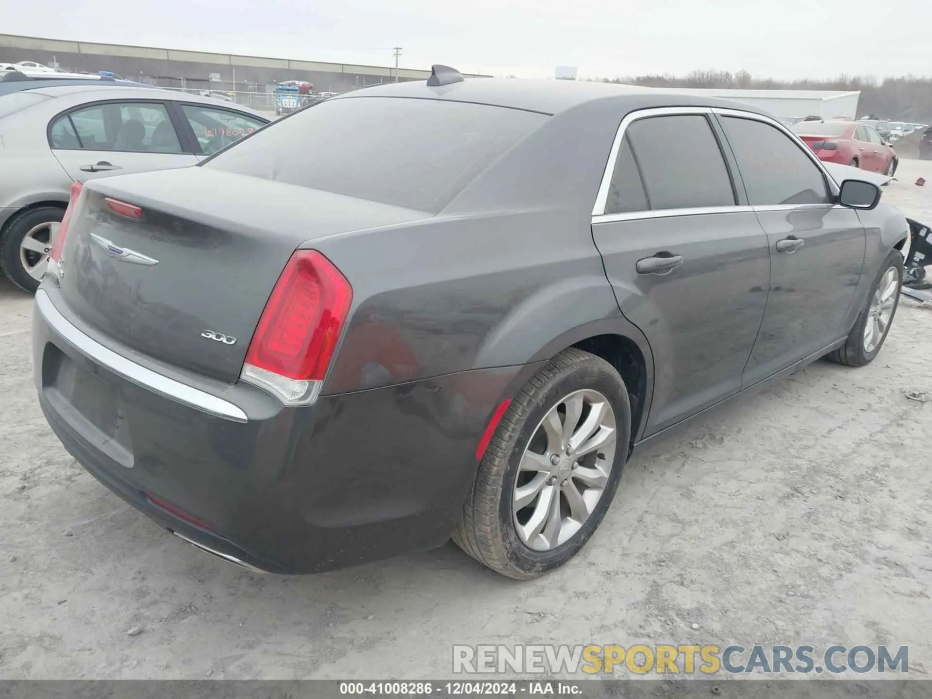 4 Photograph of a damaged car 2C3CCARG1KH611054 CHRYSLER 300 2019