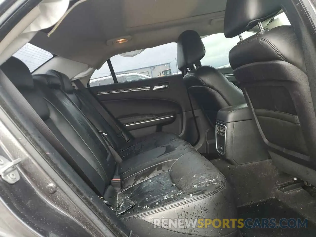 10 Photograph of a damaged car 2C3CCARG2KH714466 CHRYSLER 300 2019
