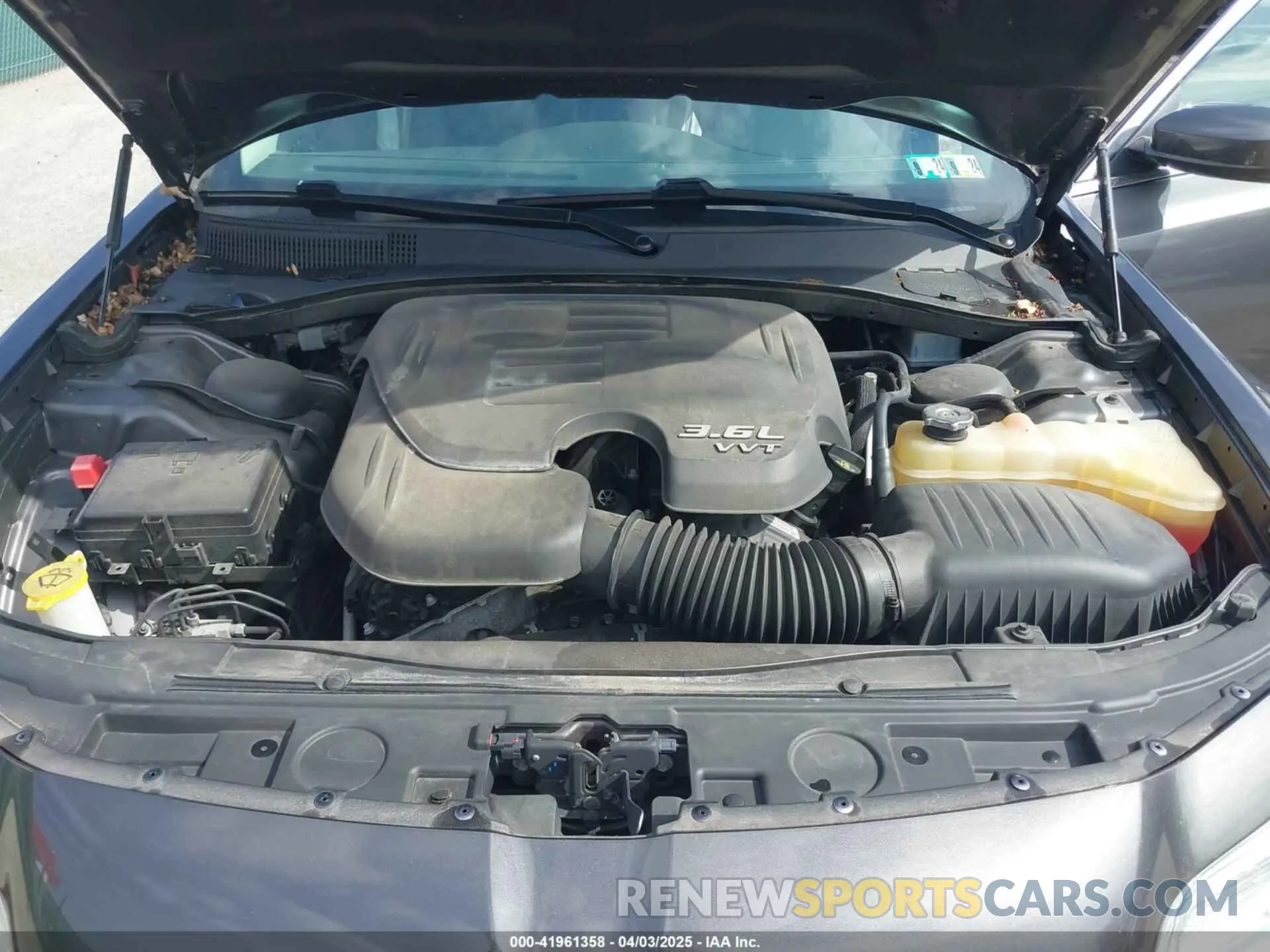 10 Photograph of a damaged car 2C3CCARG3KH581149 CHRYSLER 300 2019