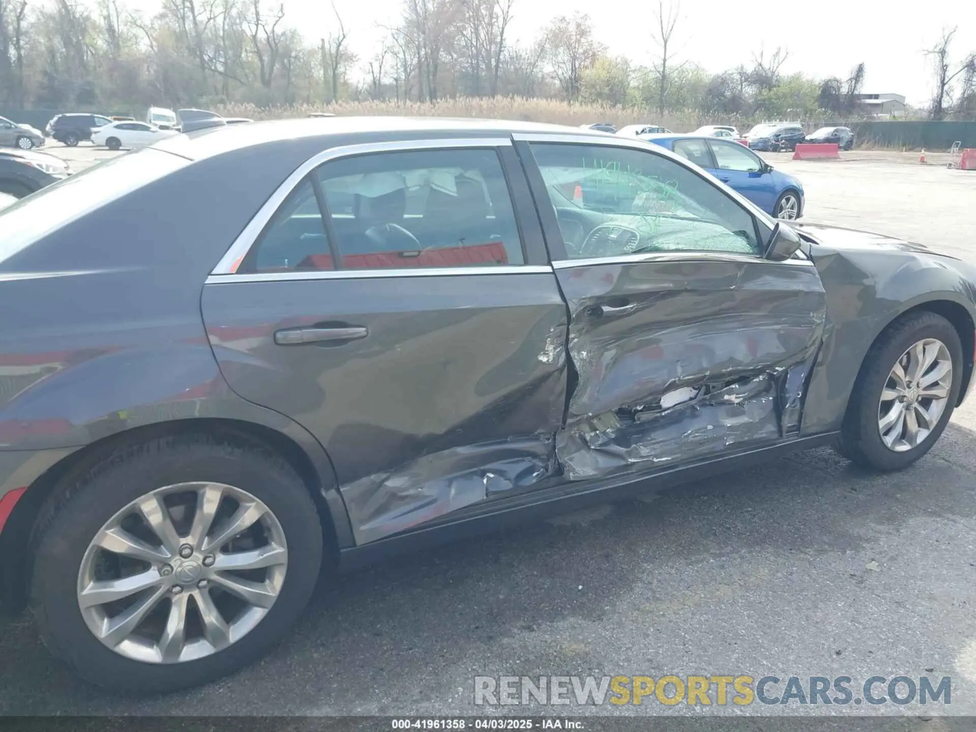 6 Photograph of a damaged car 2C3CCARG3KH581149 CHRYSLER 300 2019