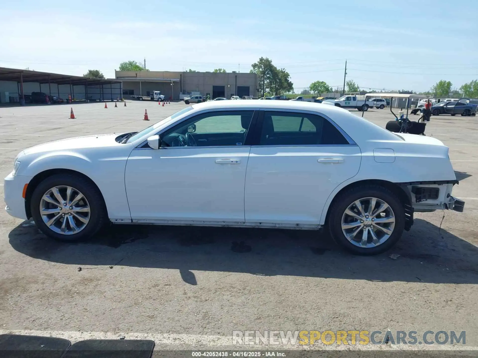 15 Photograph of a damaged car 2C3CCARG5KH578219 CHRYSLER 300 2019