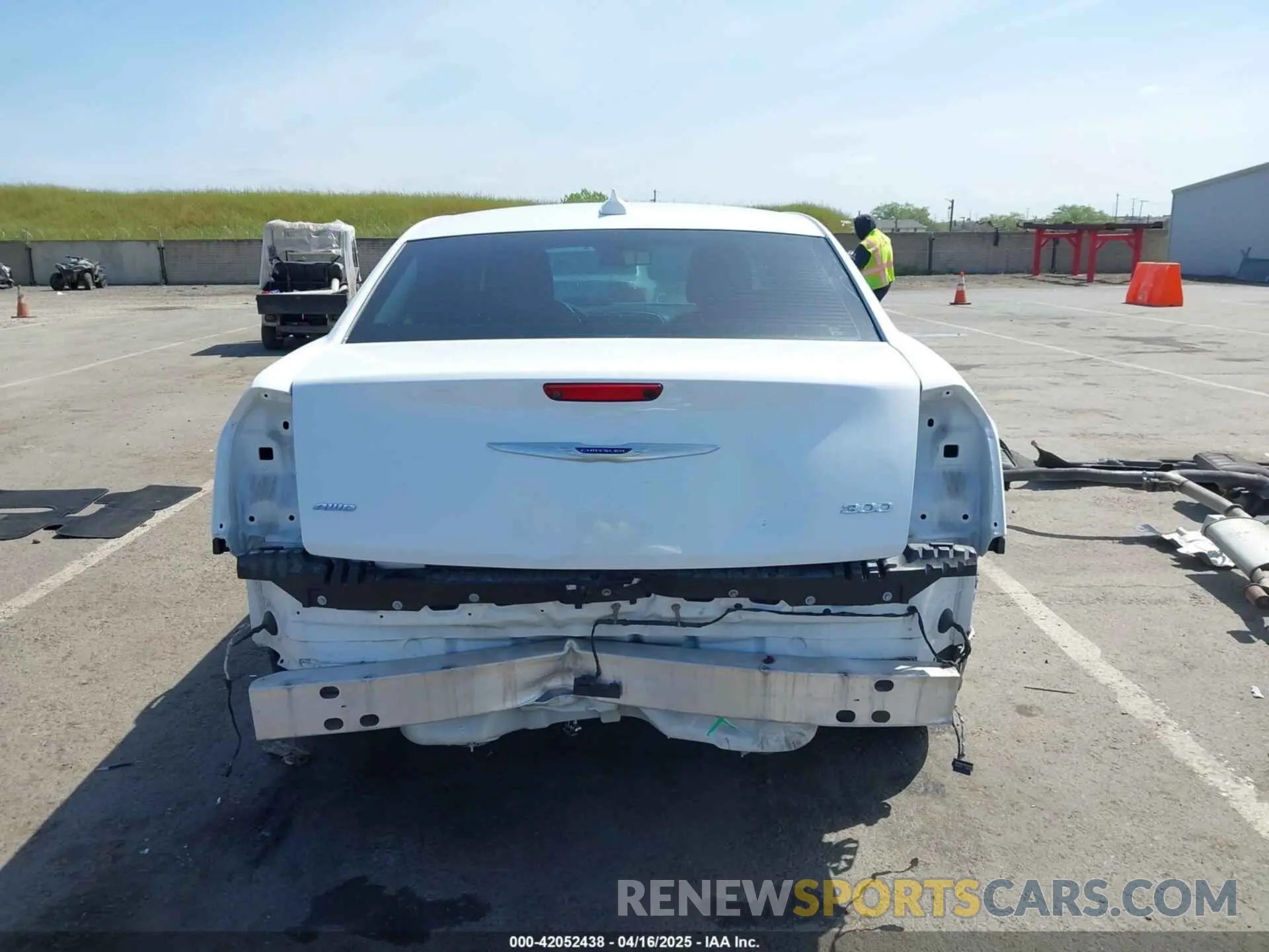 17 Photograph of a damaged car 2C3CCARG5KH578219 CHRYSLER 300 2019