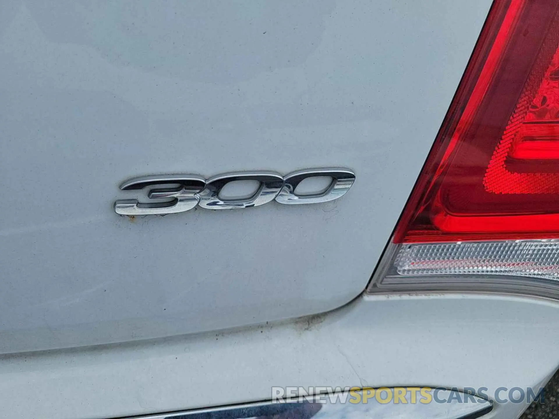 30 Photograph of a damaged car 2C3CCARG6KH618257 CHRYSLER 300 2019