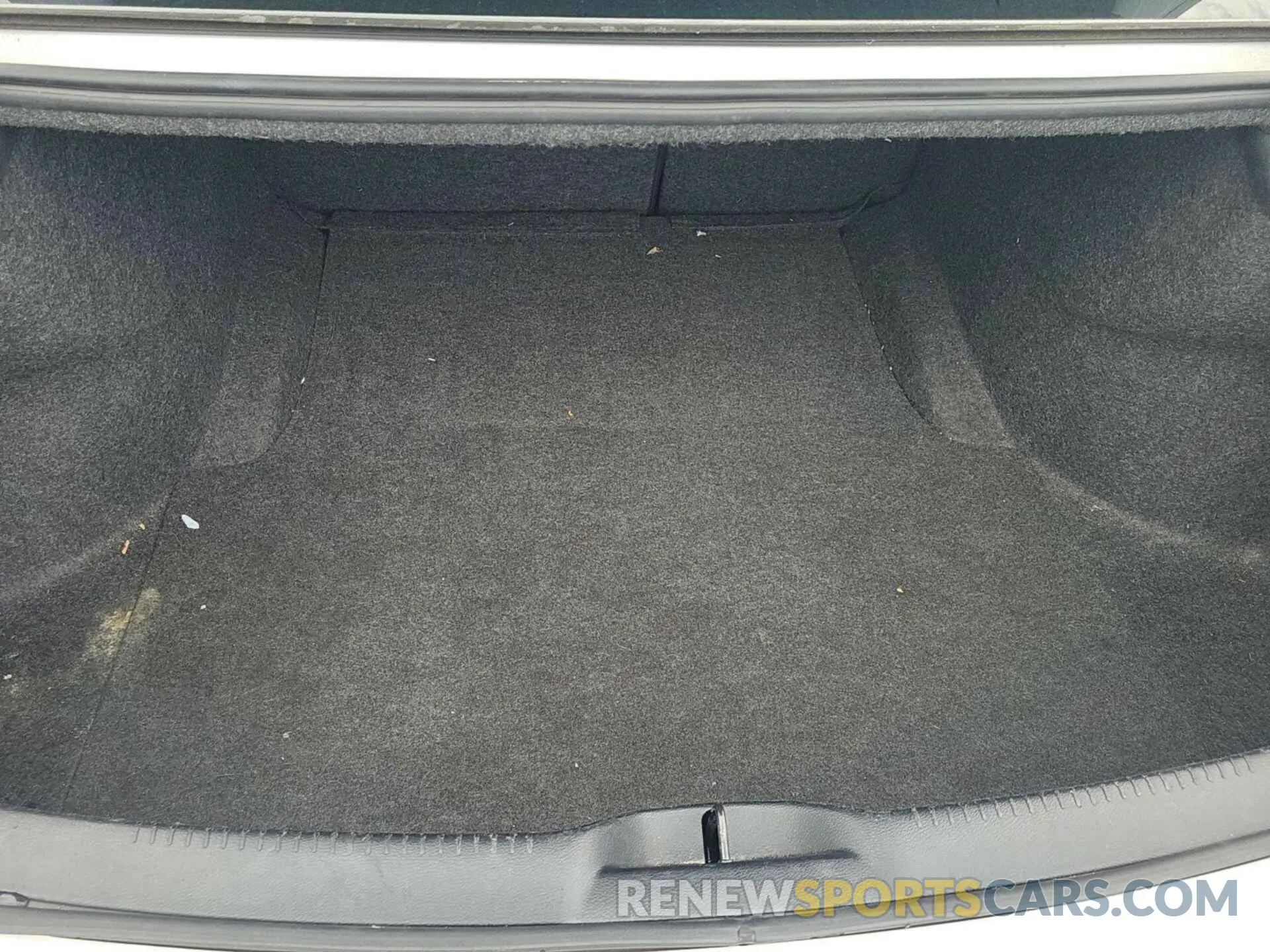9 Photograph of a damaged car 2C3CCARG6KH618257 CHRYSLER 300 2019