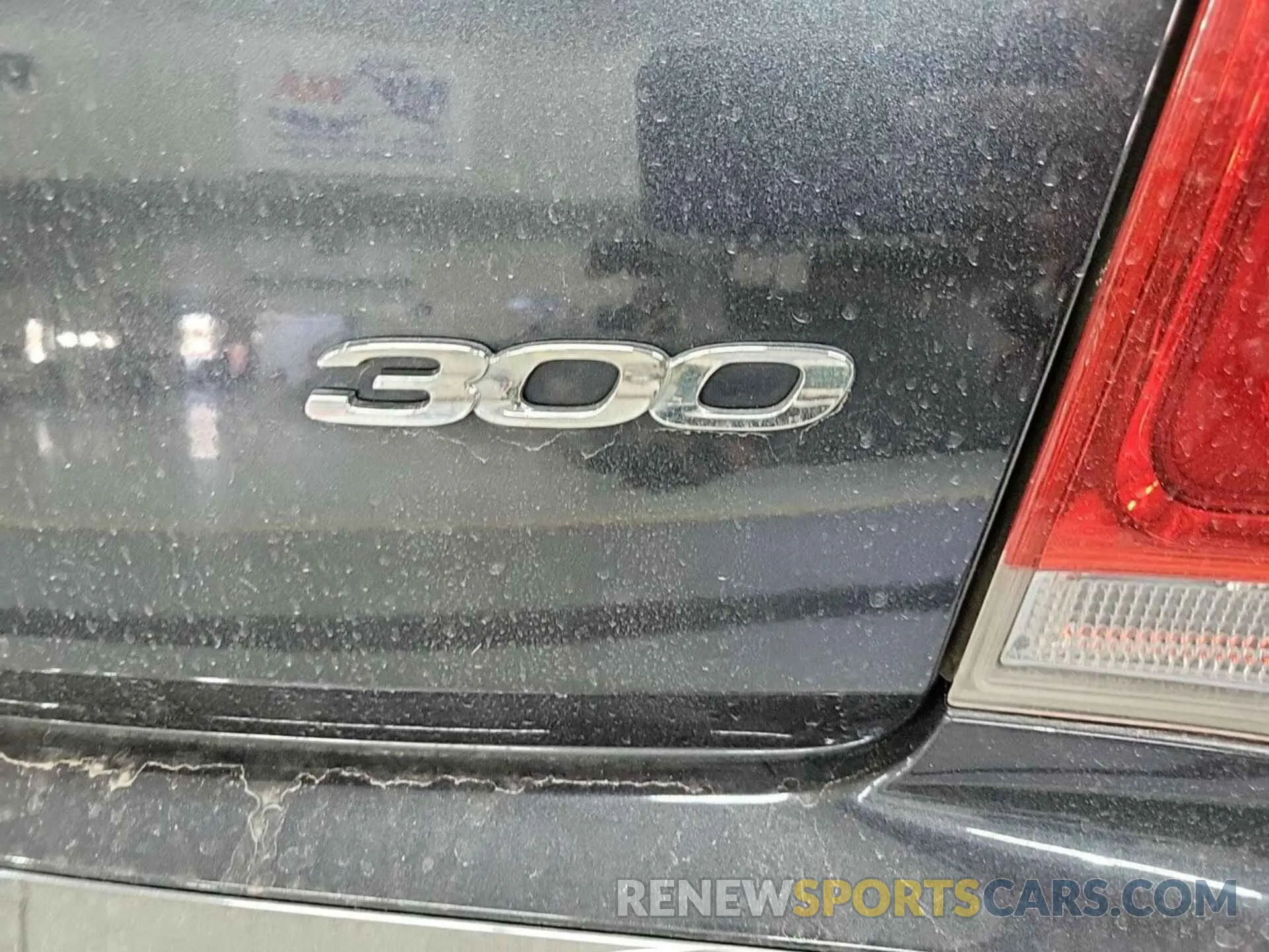 16 Photograph of a damaged car 2C3CCARG7KH556447 CHRYSLER 300 2019