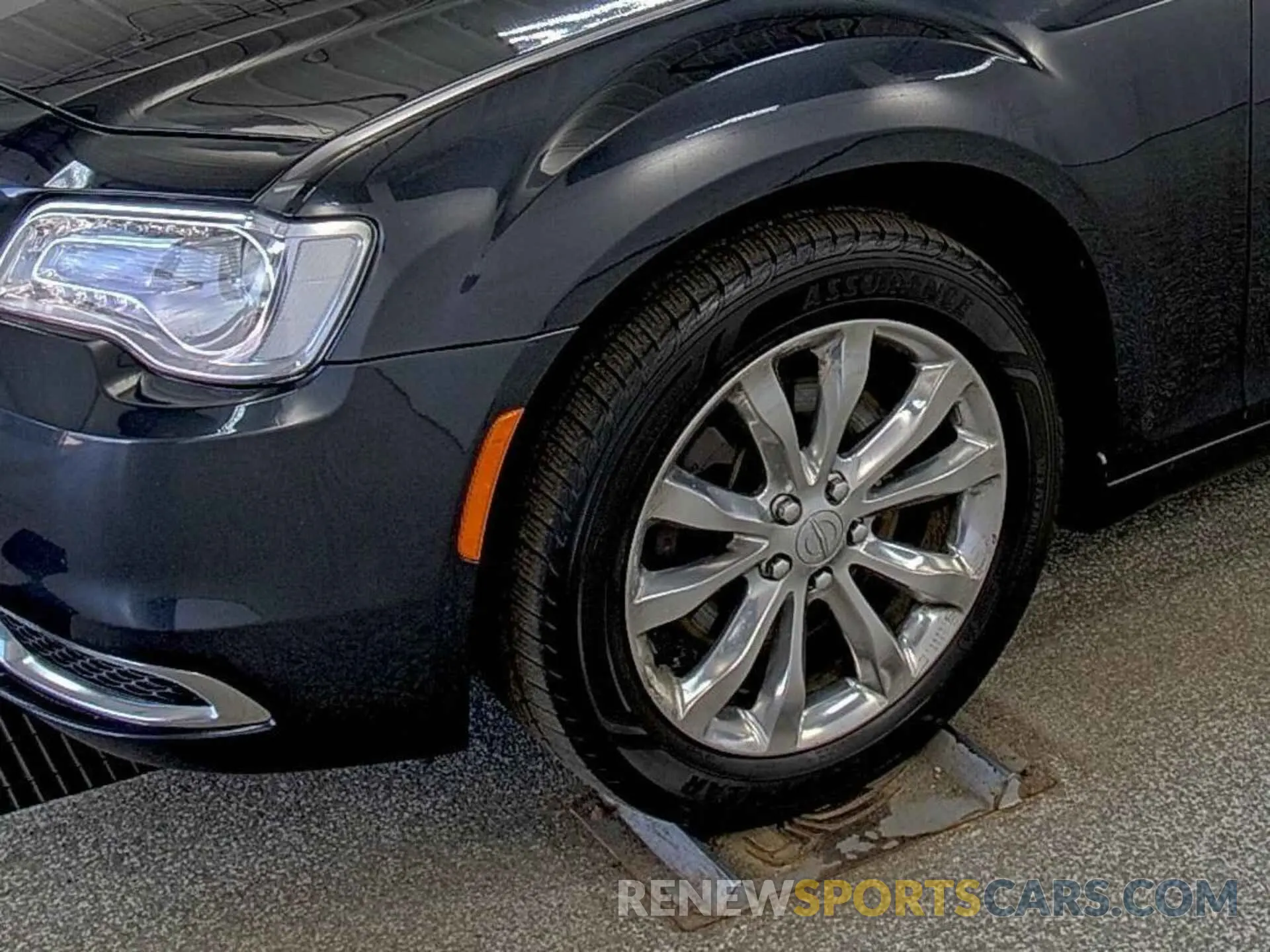 31 Photograph of a damaged car 2C3CCARG7KH556447 CHRYSLER 300 2019
