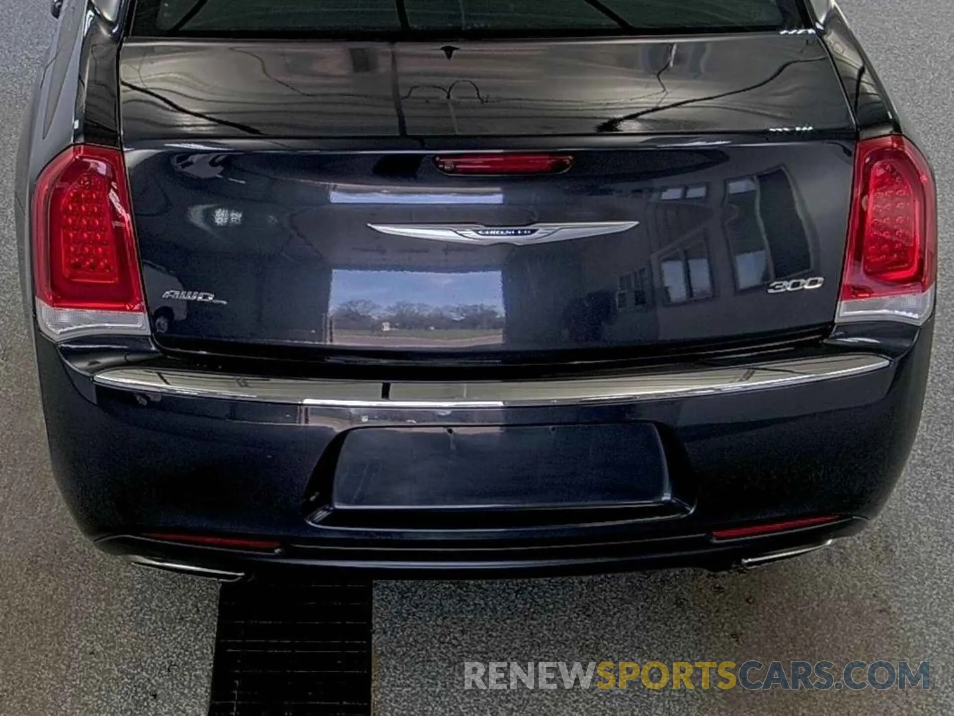 32 Photograph of a damaged car 2C3CCARG7KH556447 CHRYSLER 300 2019