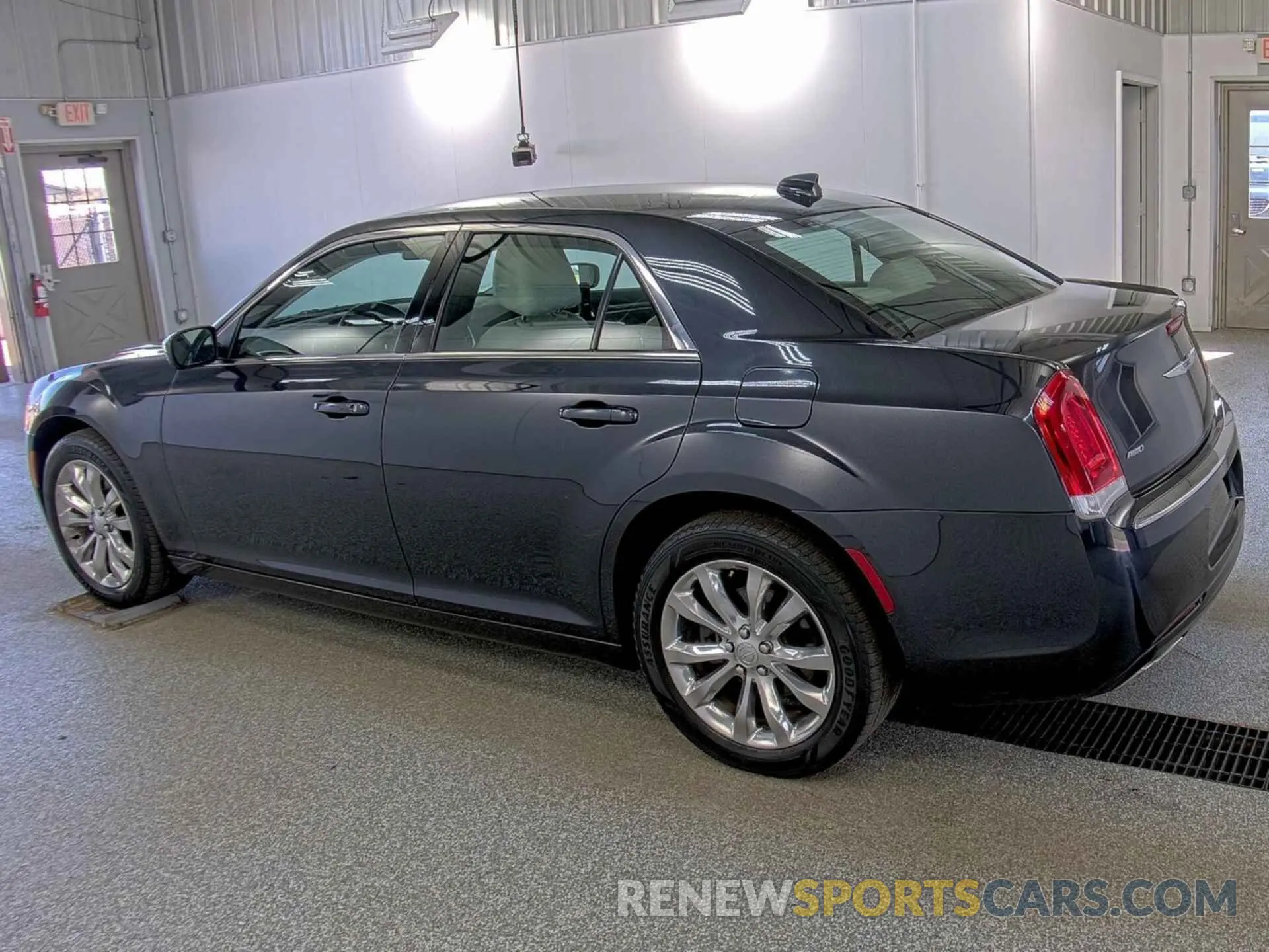 35 Photograph of a damaged car 2C3CCARG7KH556447 CHRYSLER 300 2019