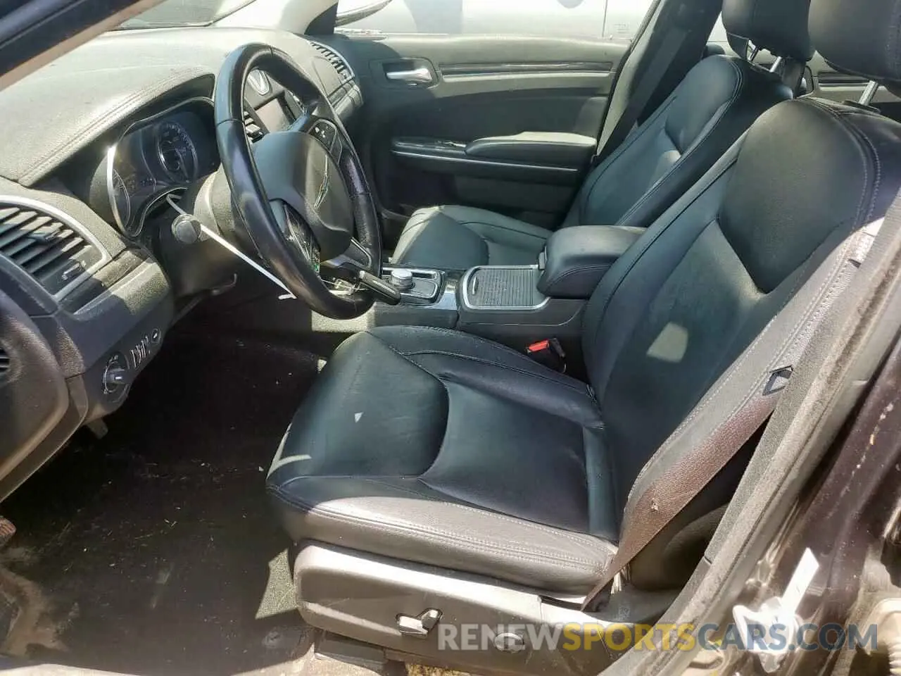 7 Photograph of a damaged car 2C3CCARG8KH602447 CHRYSLER 300 2019