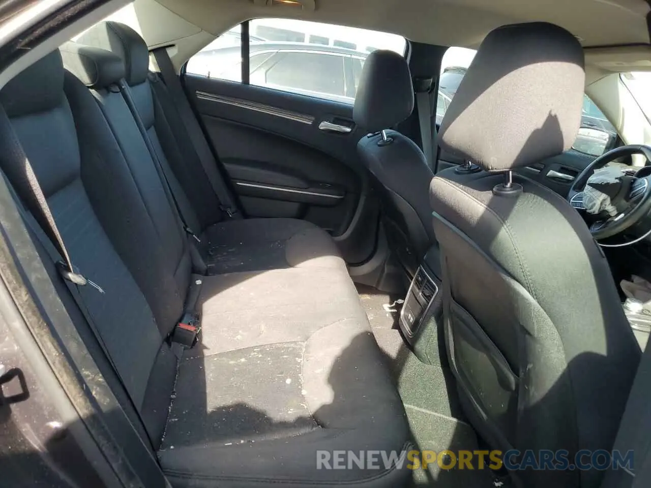 10 Photograph of a damaged car 2C3CCARG8KH602481 CHRYSLER 300 2019