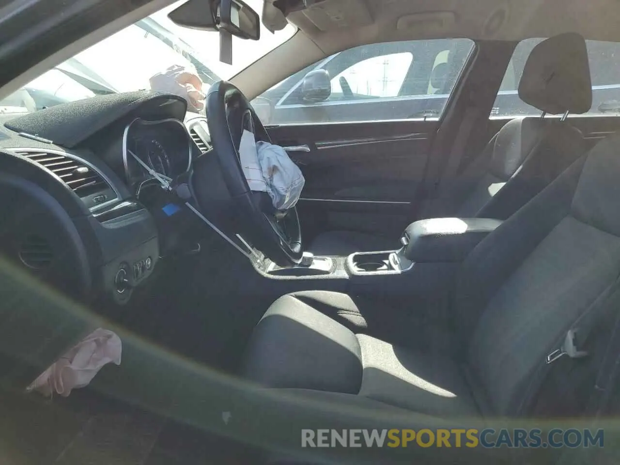 7 Photograph of a damaged car 2C3CCARG8KH602481 CHRYSLER 300 2019