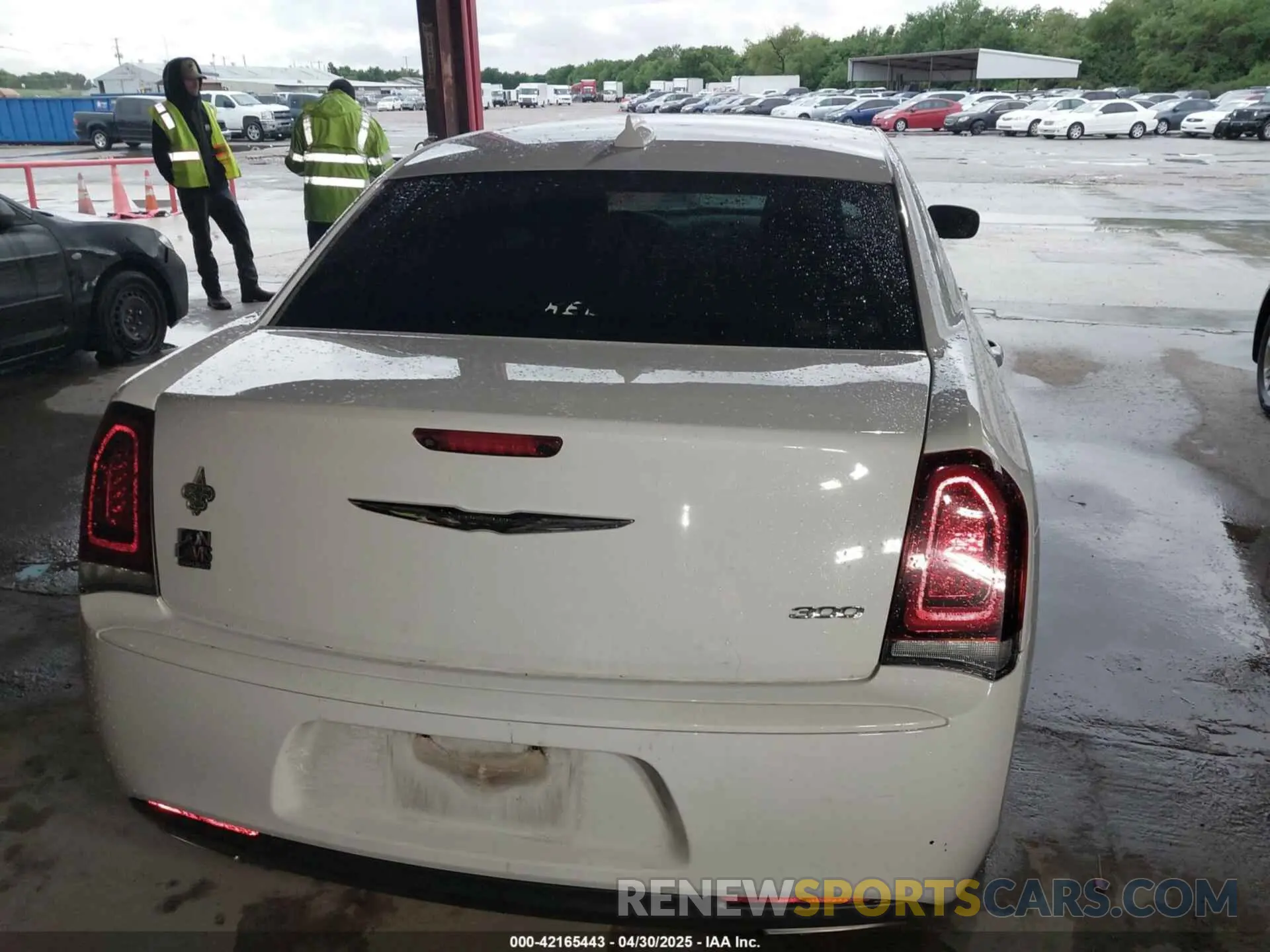 16 Photograph of a damaged car 2C3CCAAG0LH123050 CHRYSLER 300 2020