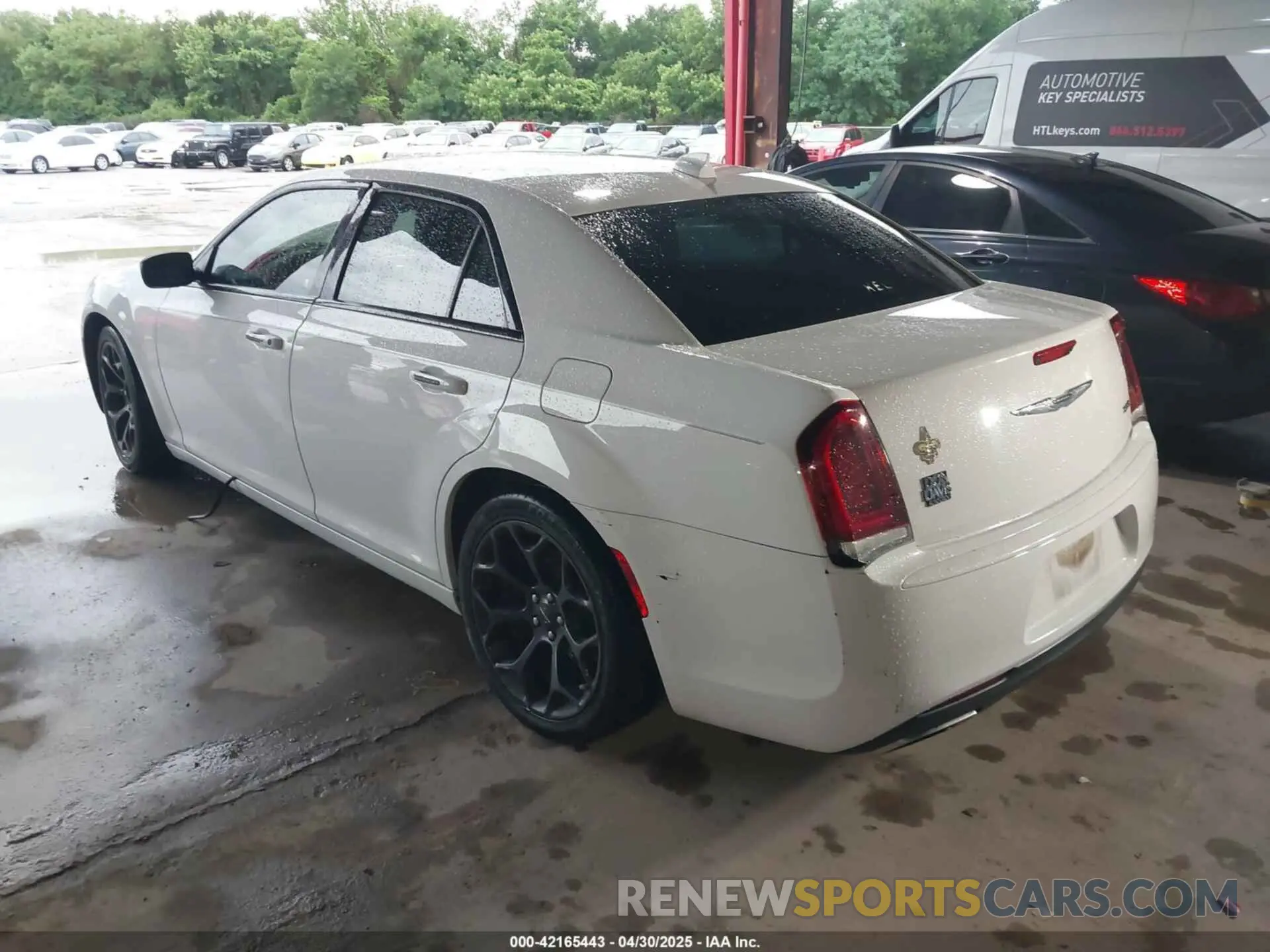 3 Photograph of a damaged car 2C3CCAAG0LH123050 CHRYSLER 300 2020