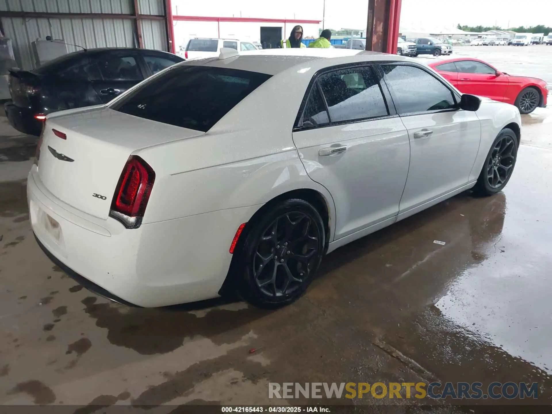 4 Photograph of a damaged car 2C3CCAAG0LH123050 CHRYSLER 300 2020