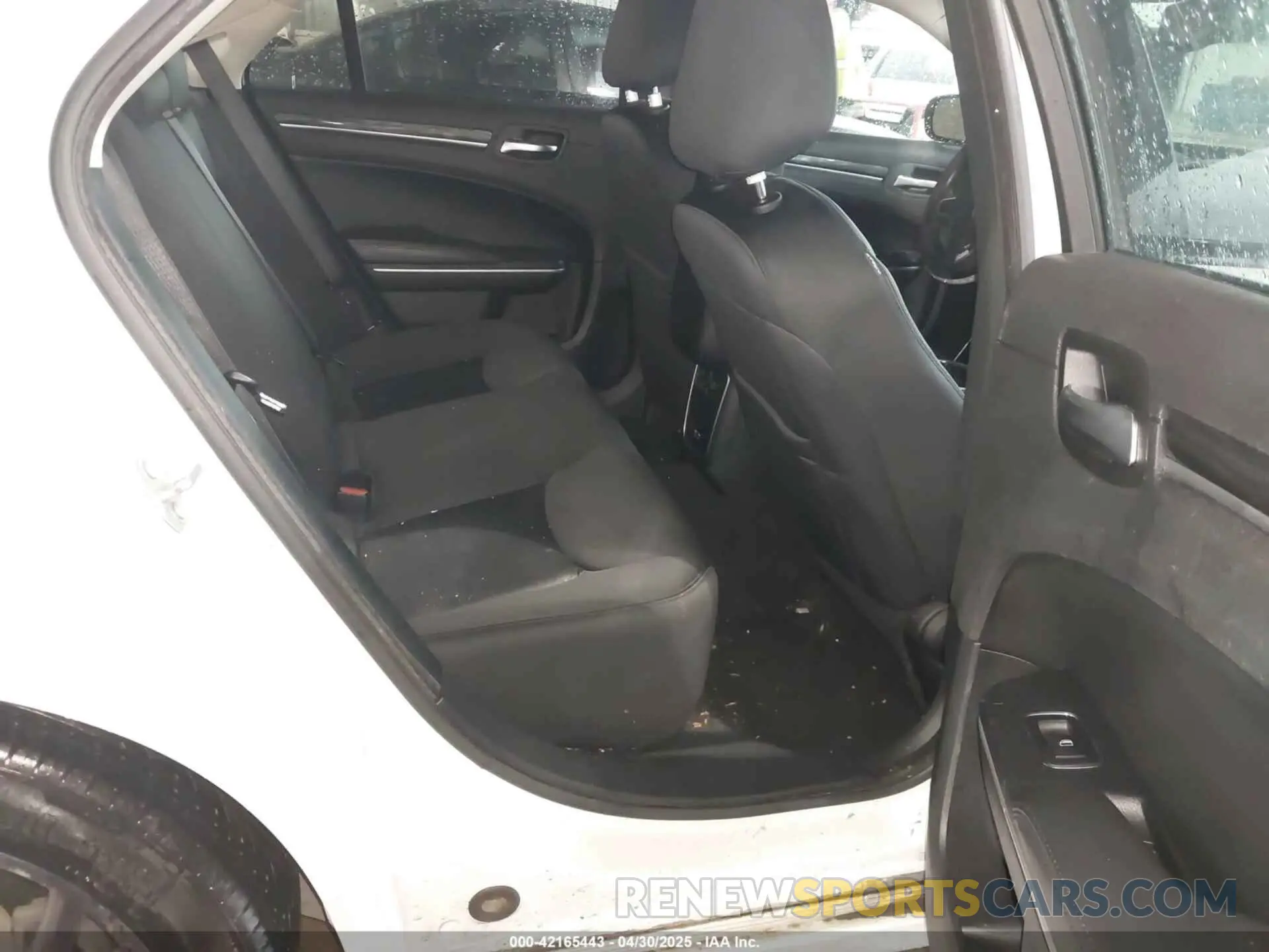 8 Photograph of a damaged car 2C3CCAAG0LH123050 CHRYSLER 300 2020