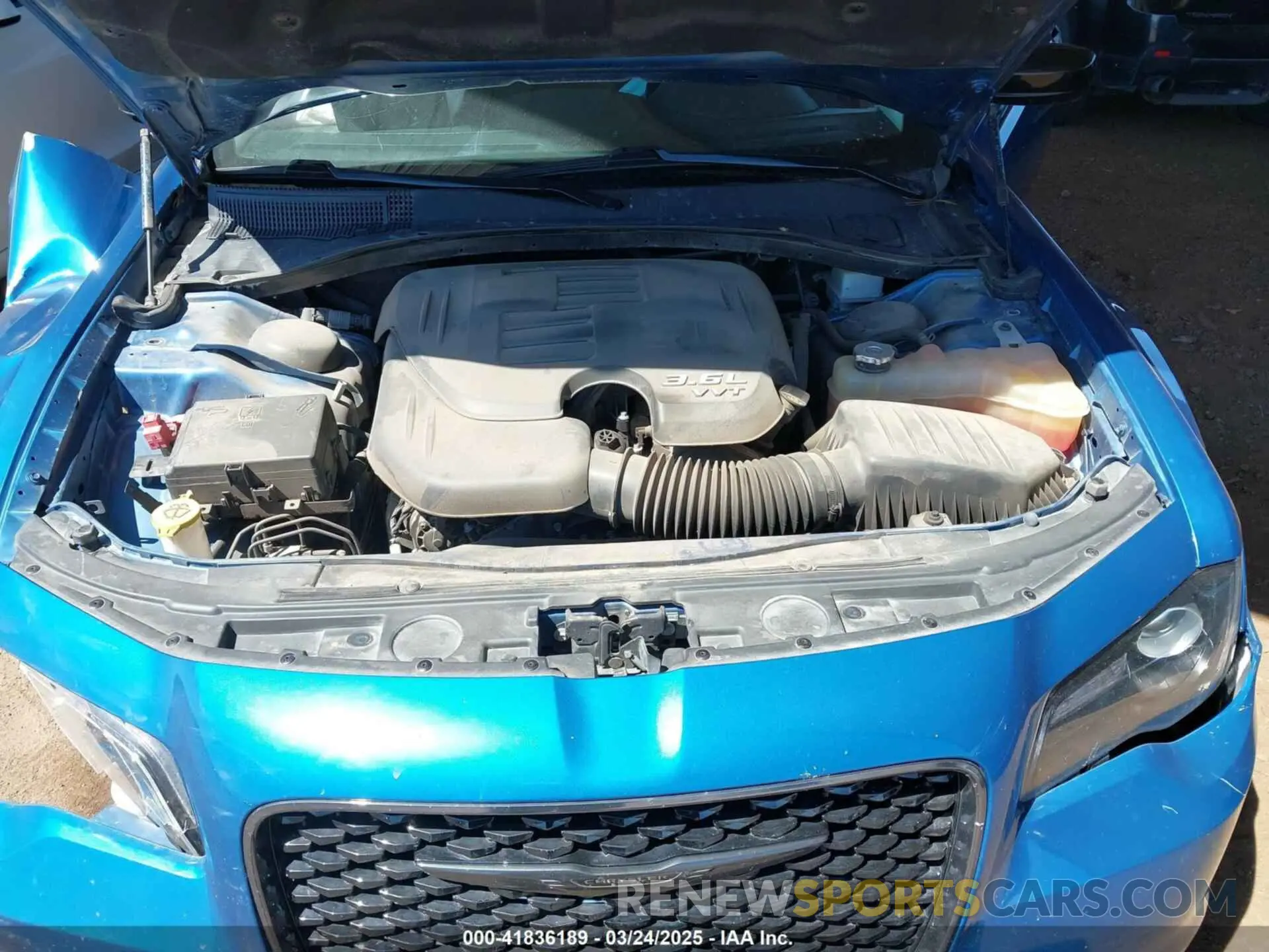 10 Photograph of a damaged car 2C3CCAAG0LH239333 CHRYSLER 300 2020