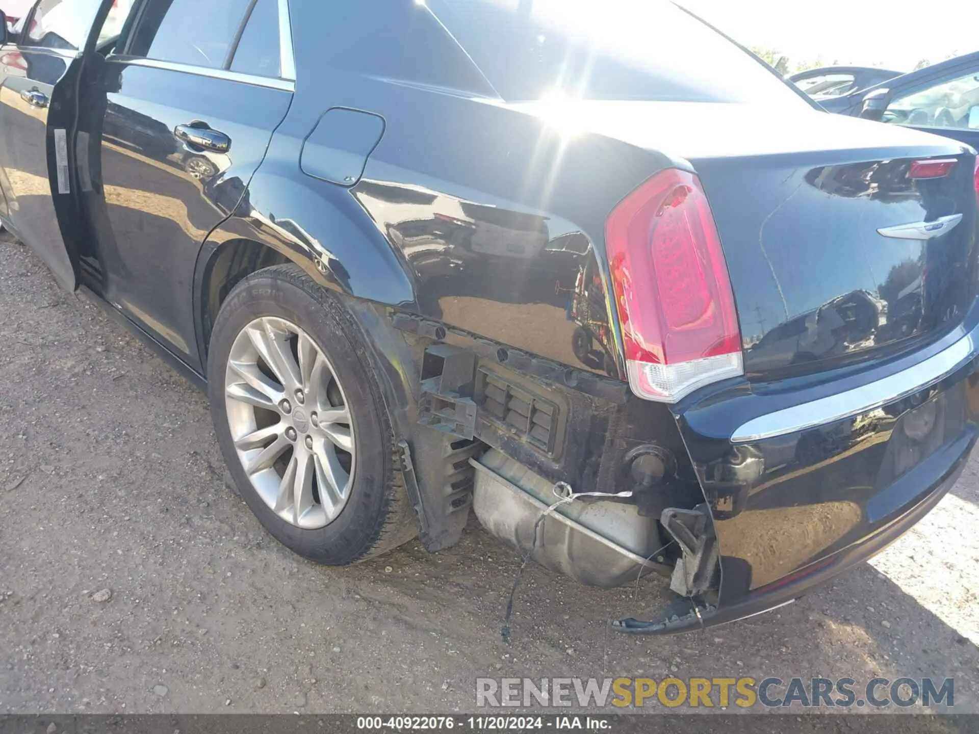 6 Photograph of a damaged car 2C3CCAAG1LH115815 CHRYSLER 300 2020