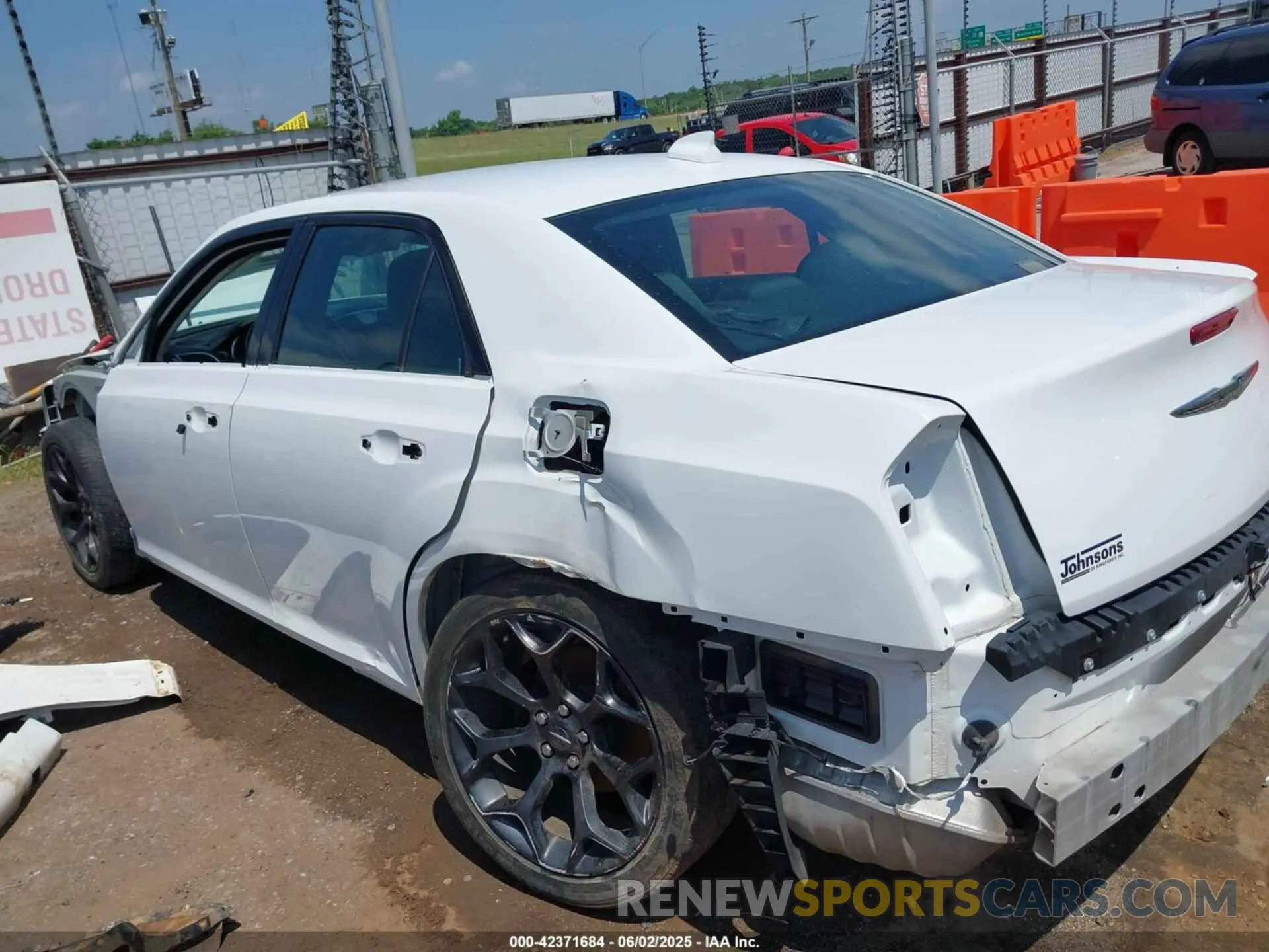15 Photograph of a damaged car 2C3CCAAG7LH123045 CHRYSLER 300 2020