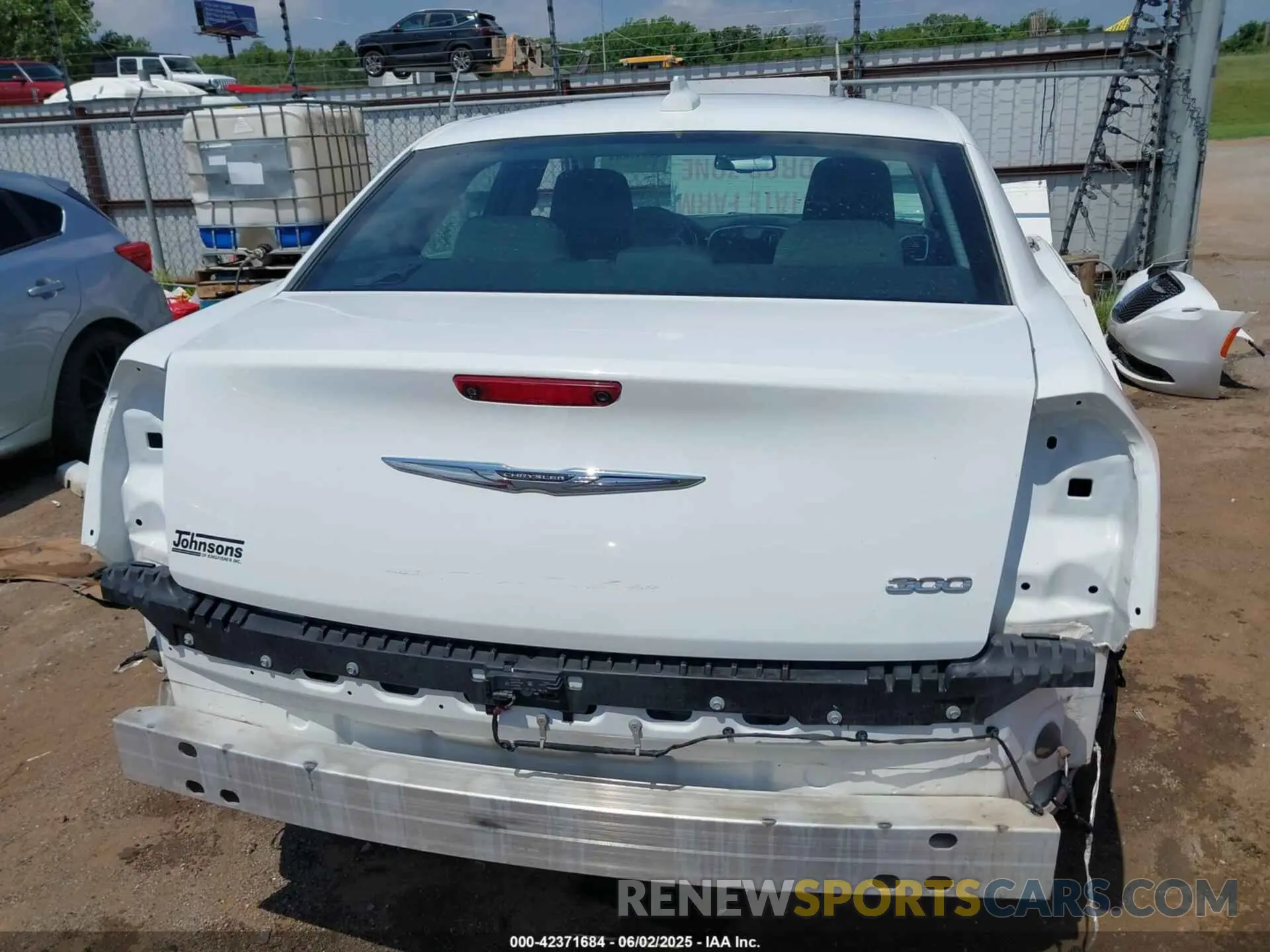 17 Photograph of a damaged car 2C3CCAAG7LH123045 CHRYSLER 300 2020
