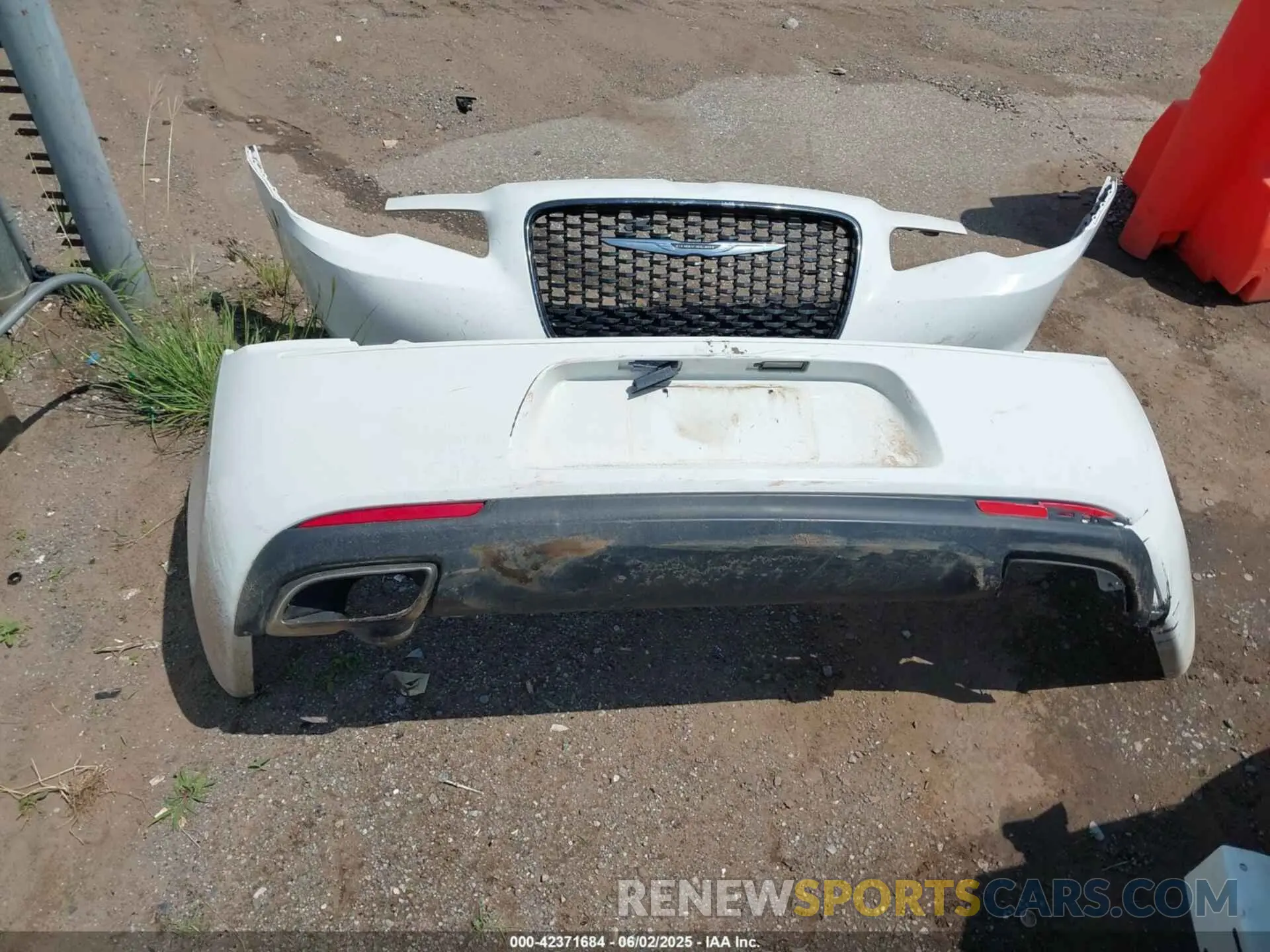 19 Photograph of a damaged car 2C3CCAAG7LH123045 CHRYSLER 300 2020