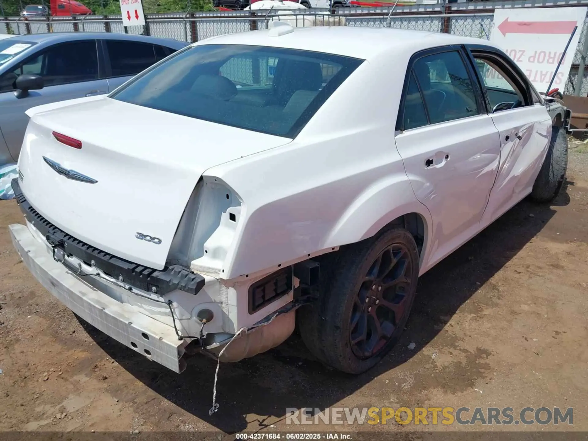 4 Photograph of a damaged car 2C3CCAAG7LH123045 CHRYSLER 300 2020