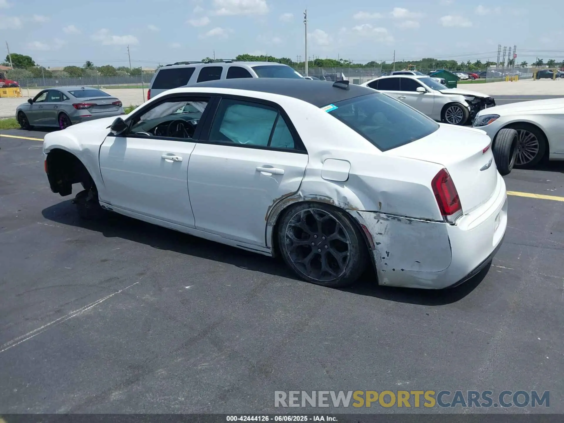3 Photograph of a damaged car 2C3CCAAG8LH158838 CHRYSLER 300 2020