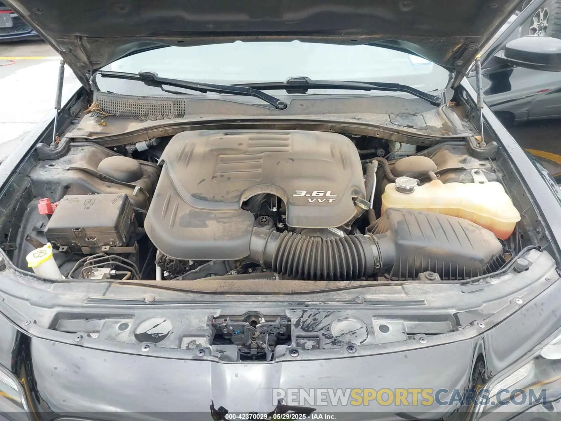 10 Photograph of a damaged car 2C3CCAAG8LH233604 CHRYSLER 300 2020