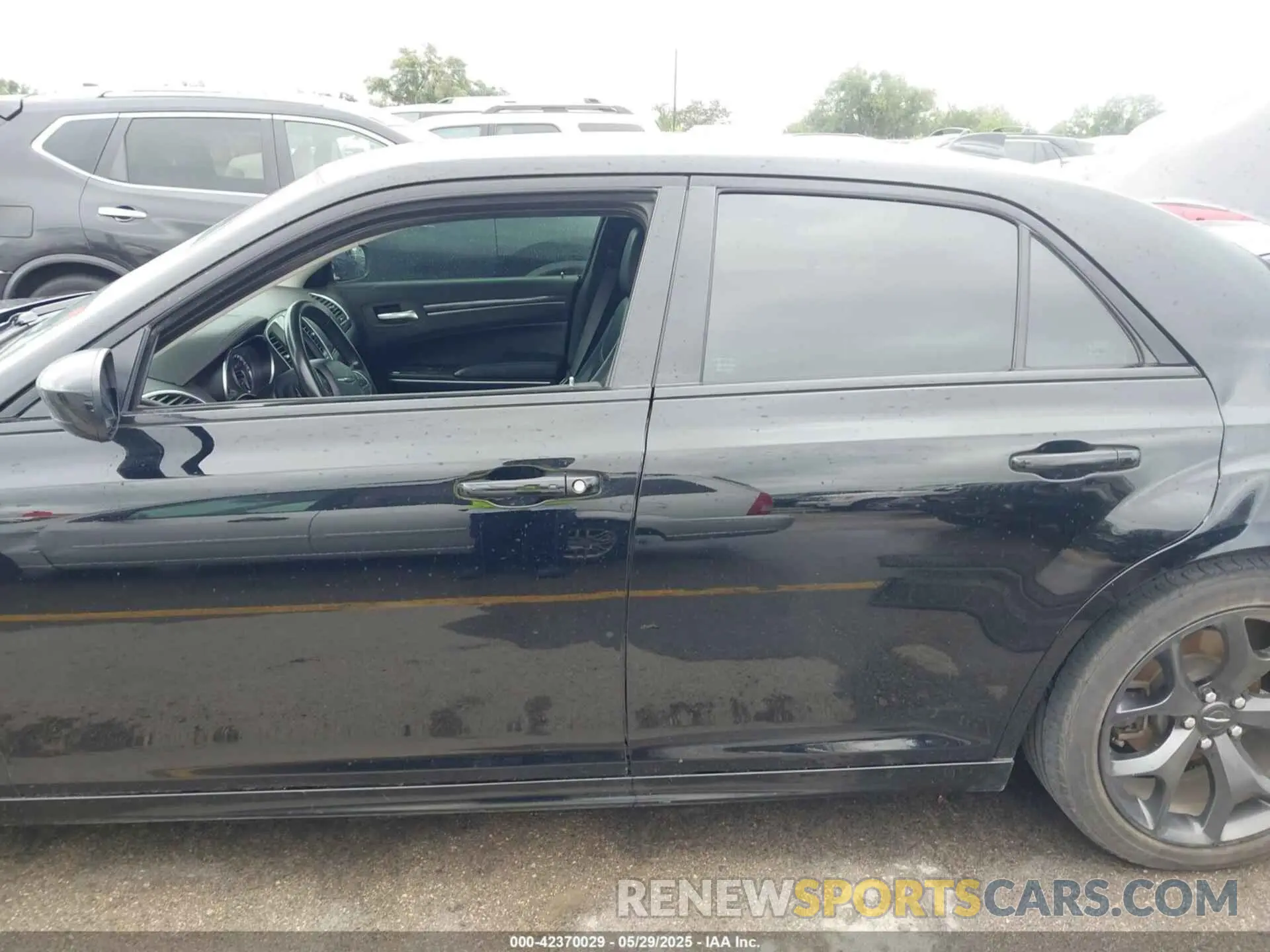 14 Photograph of a damaged car 2C3CCAAG8LH233604 CHRYSLER 300 2020
