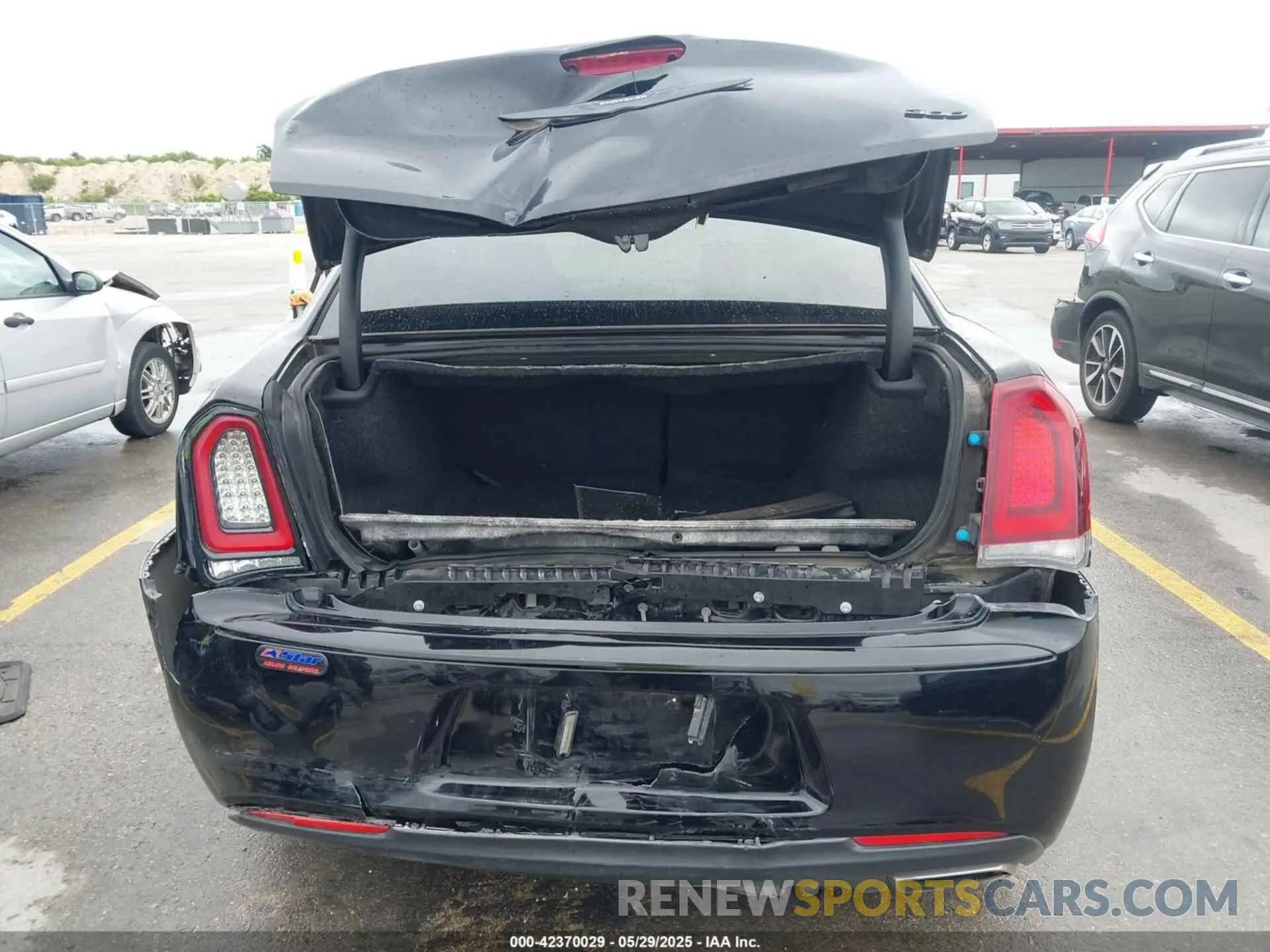 16 Photograph of a damaged car 2C3CCAAG8LH233604 CHRYSLER 300 2020