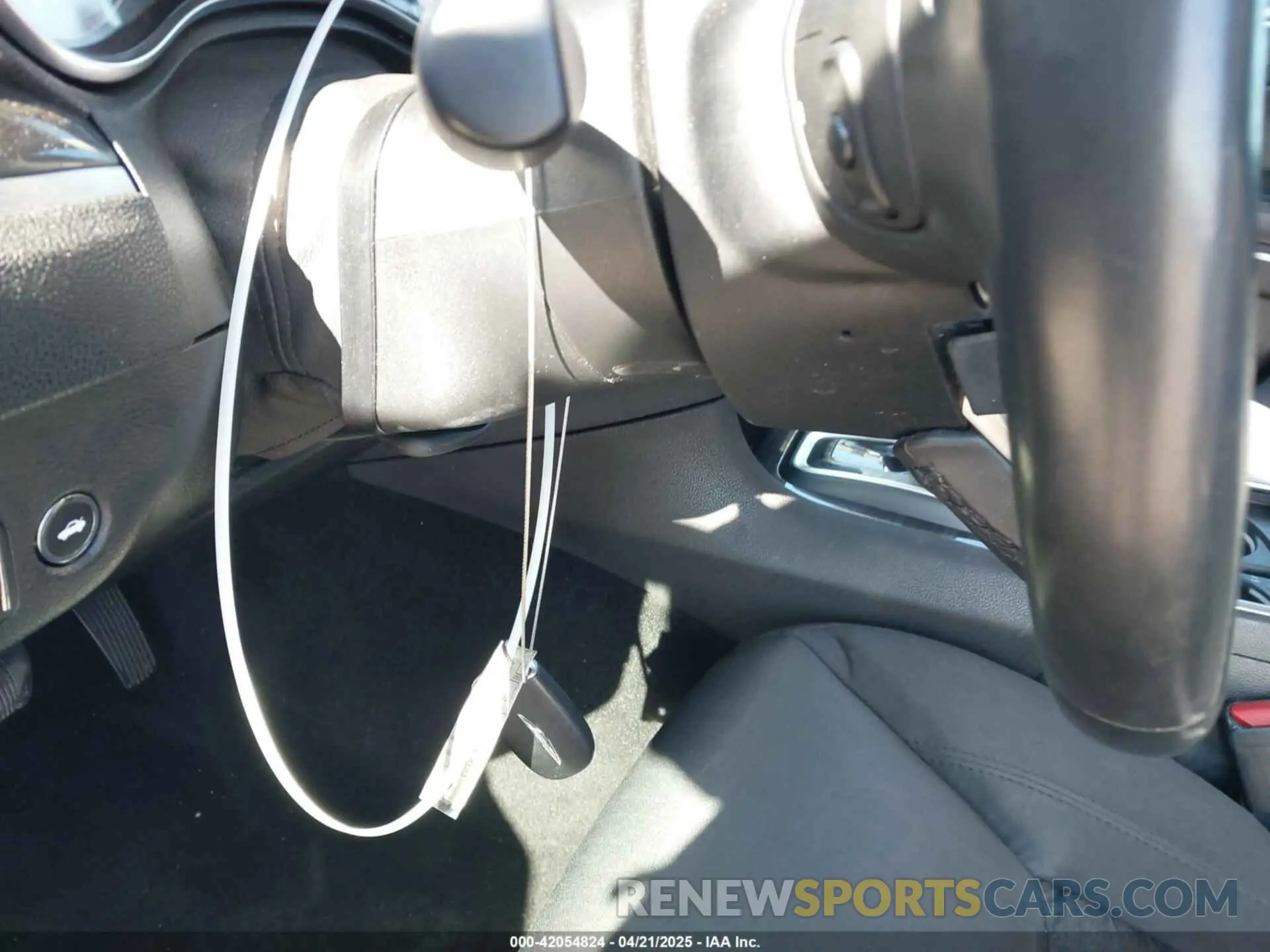 11 Photograph of a damaged car 2C3CCAAG8LH234610 CHRYSLER 300 2020