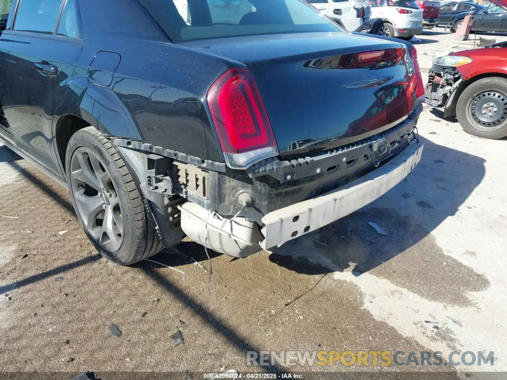 6 Photograph of a damaged car 2C3CCAAG8LH234610 CHRYSLER 300 2020