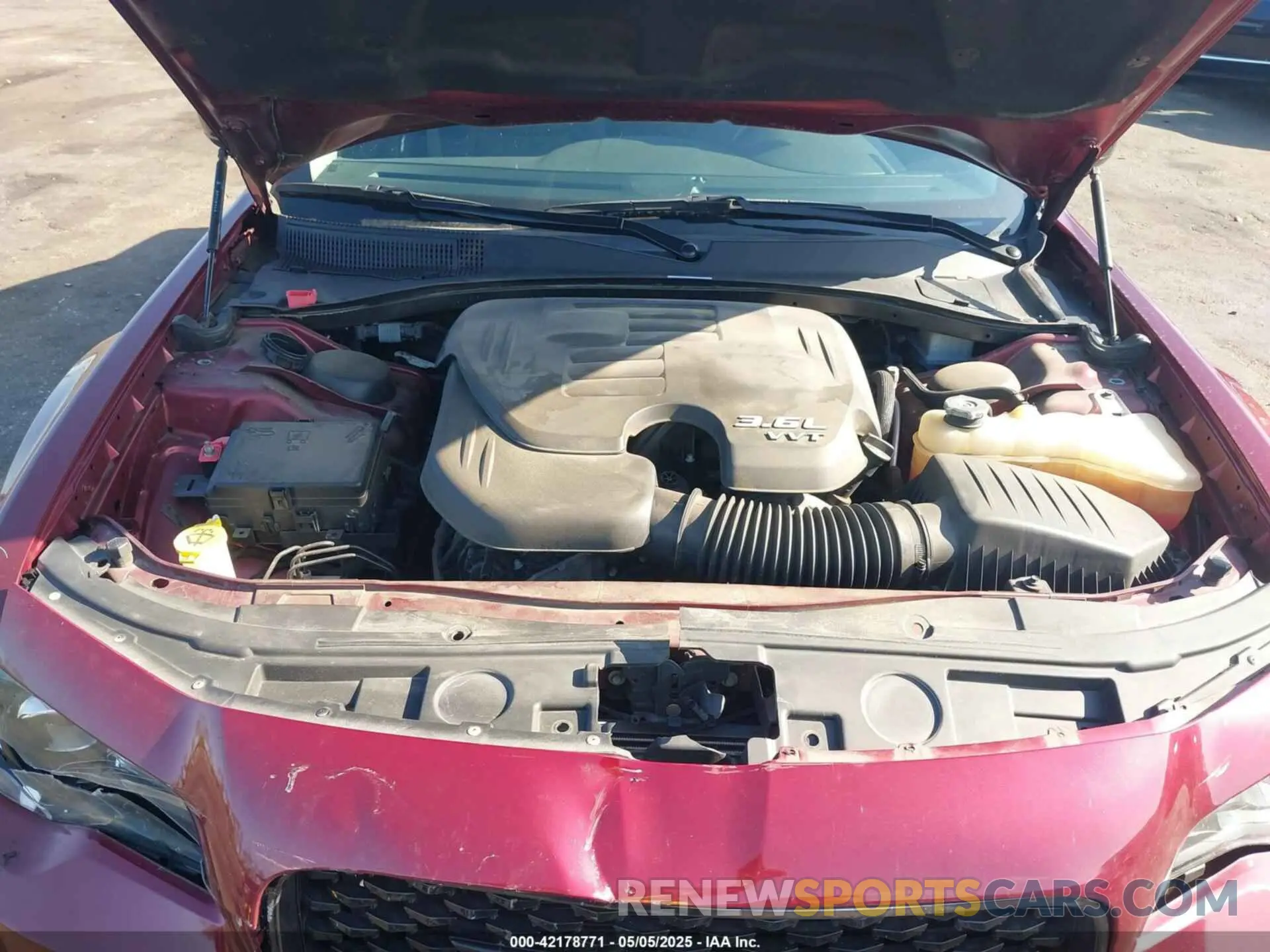 10 Photograph of a damaged car 2C3CCAAG9LH172585 CHRYSLER 300 2020