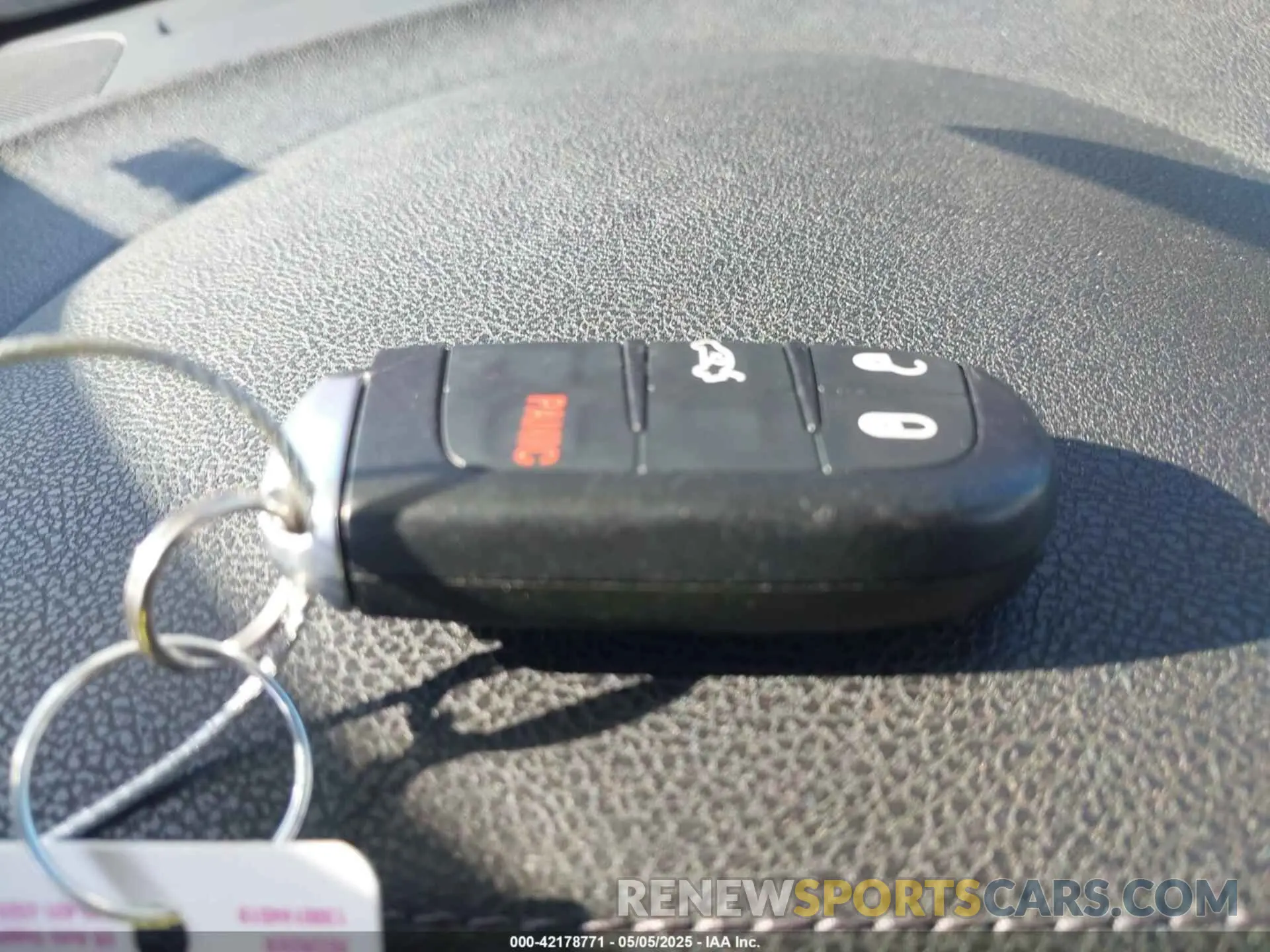 11 Photograph of a damaged car 2C3CCAAG9LH172585 CHRYSLER 300 2020