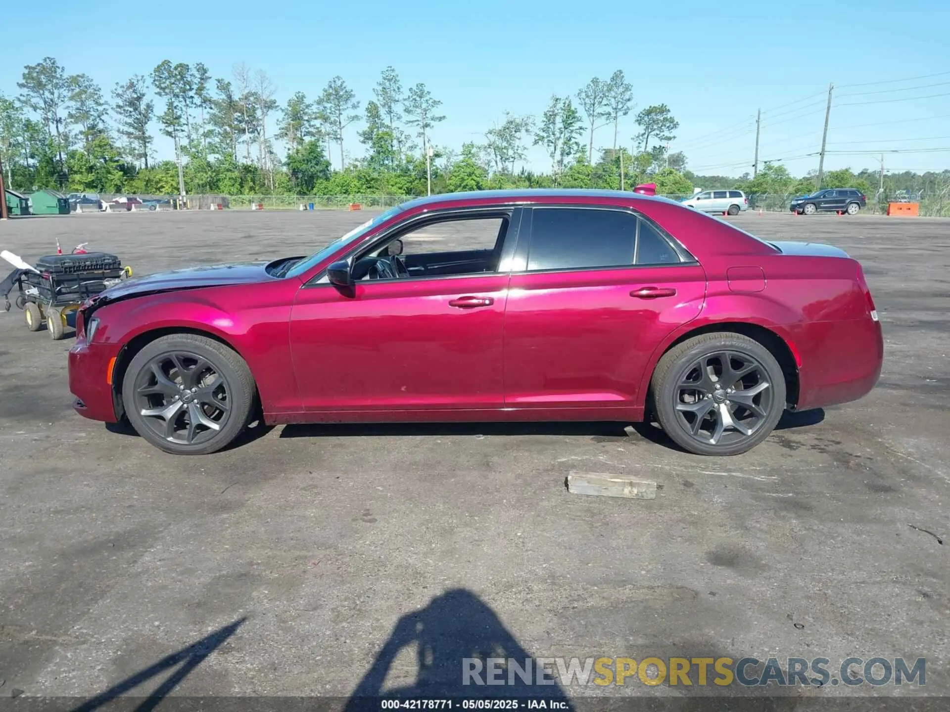 14 Photograph of a damaged car 2C3CCAAG9LH172585 CHRYSLER 300 2020