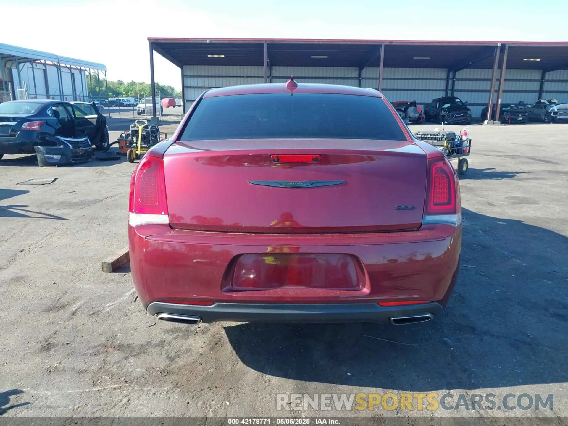 16 Photograph of a damaged car 2C3CCAAG9LH172585 CHRYSLER 300 2020